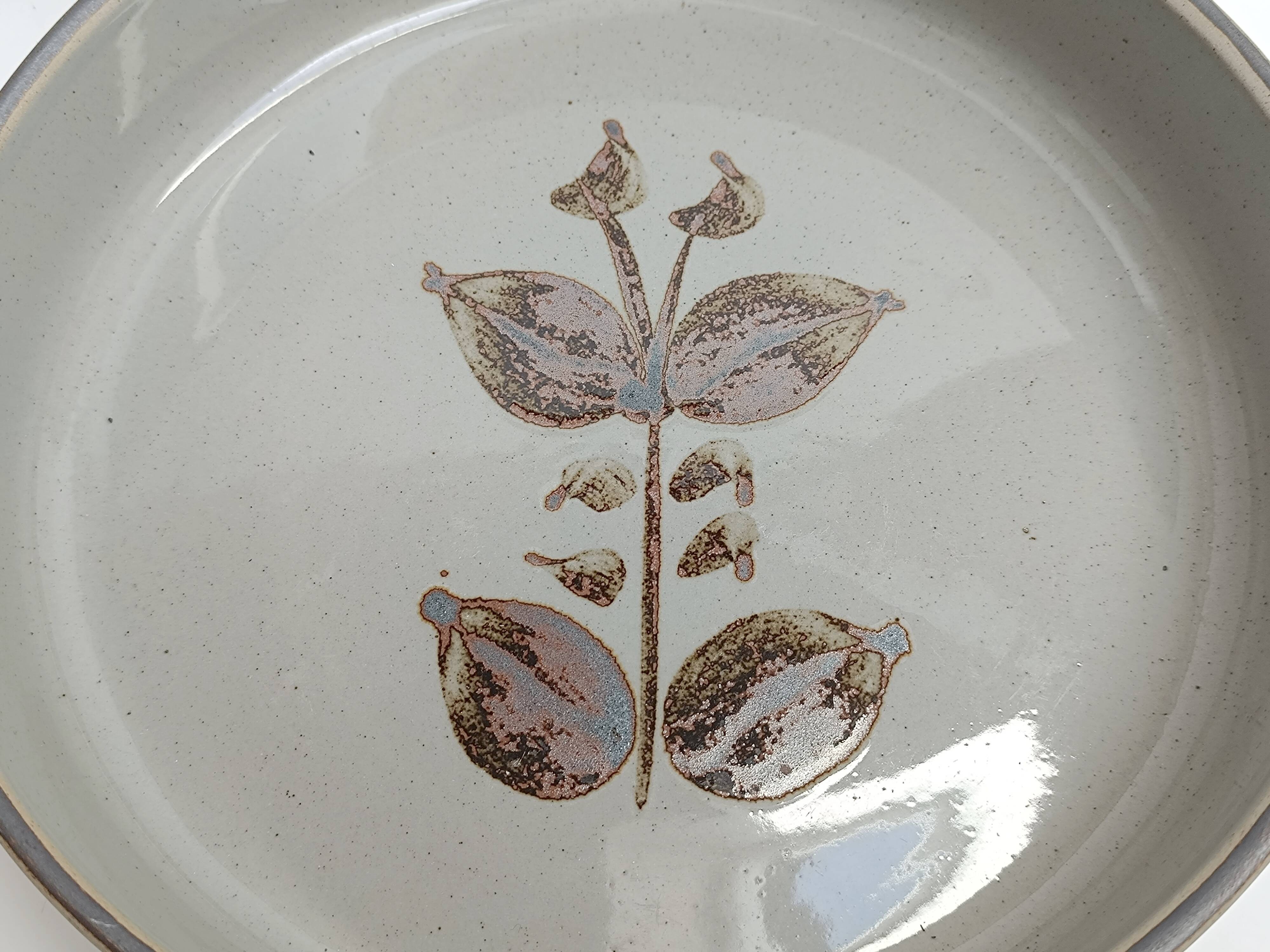 Hollow Arnon stoneware serving dish