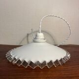 Wavy opaline suspension