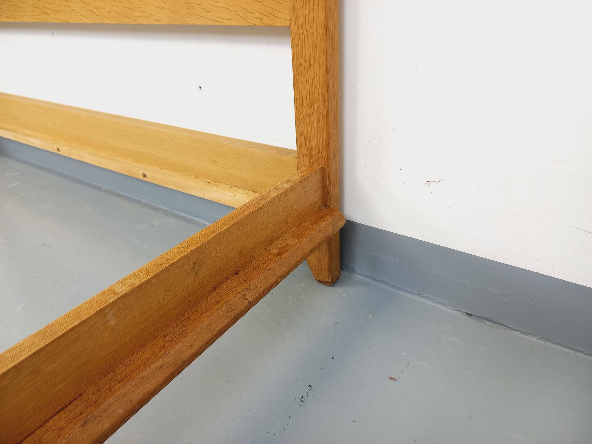 Double vintage French bed by Guillerme et Chambron in solid oak from the 1960s.