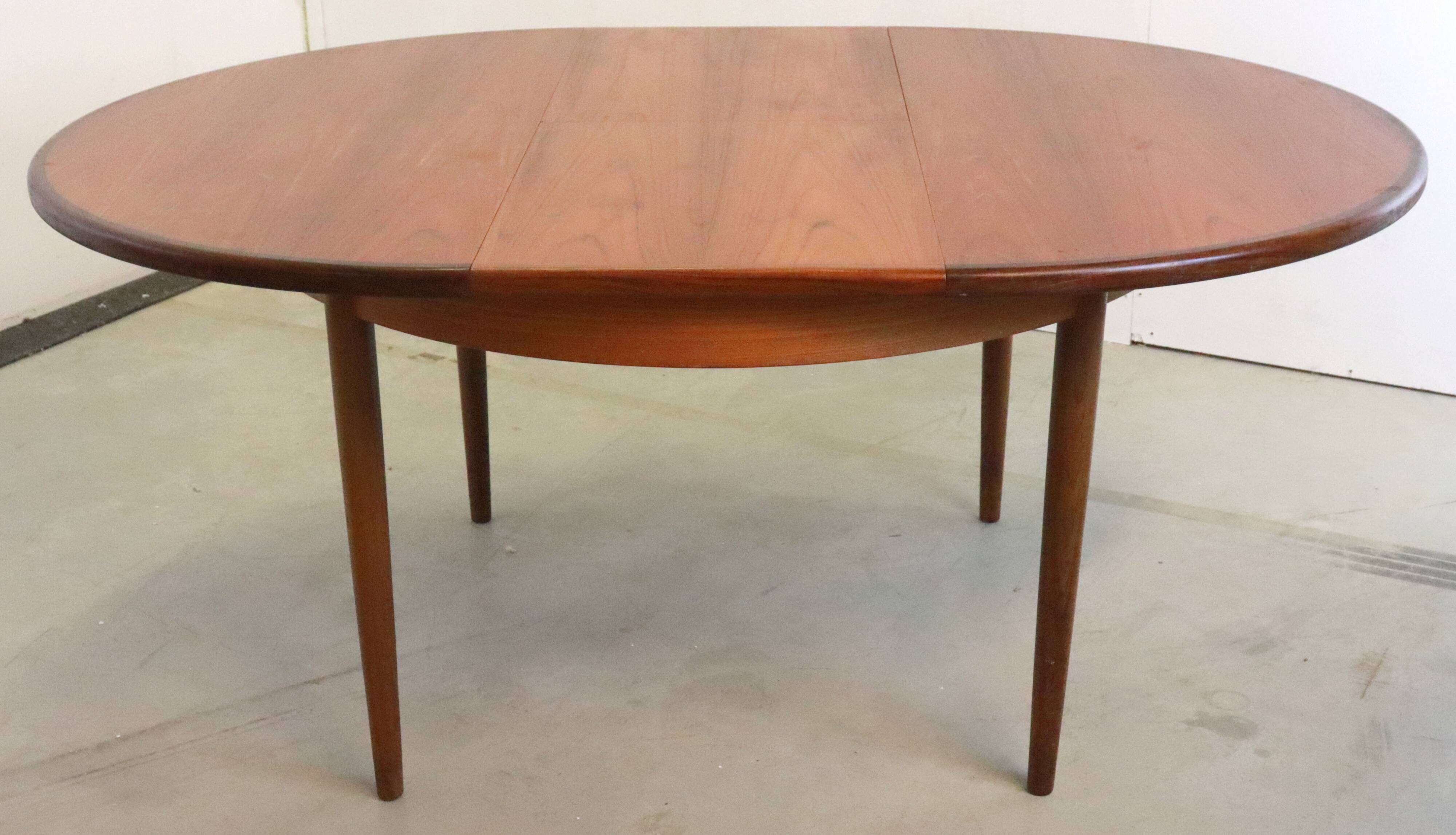 Round G-Plan vintage dining table extendable 'Prestwich'