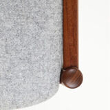 Chaise en teck Ærthøj Jensen & Mølholm entièrement restaurée avec un revêtement en feutre de laine / Design danois moderne du milieu du siècle / Années 1960