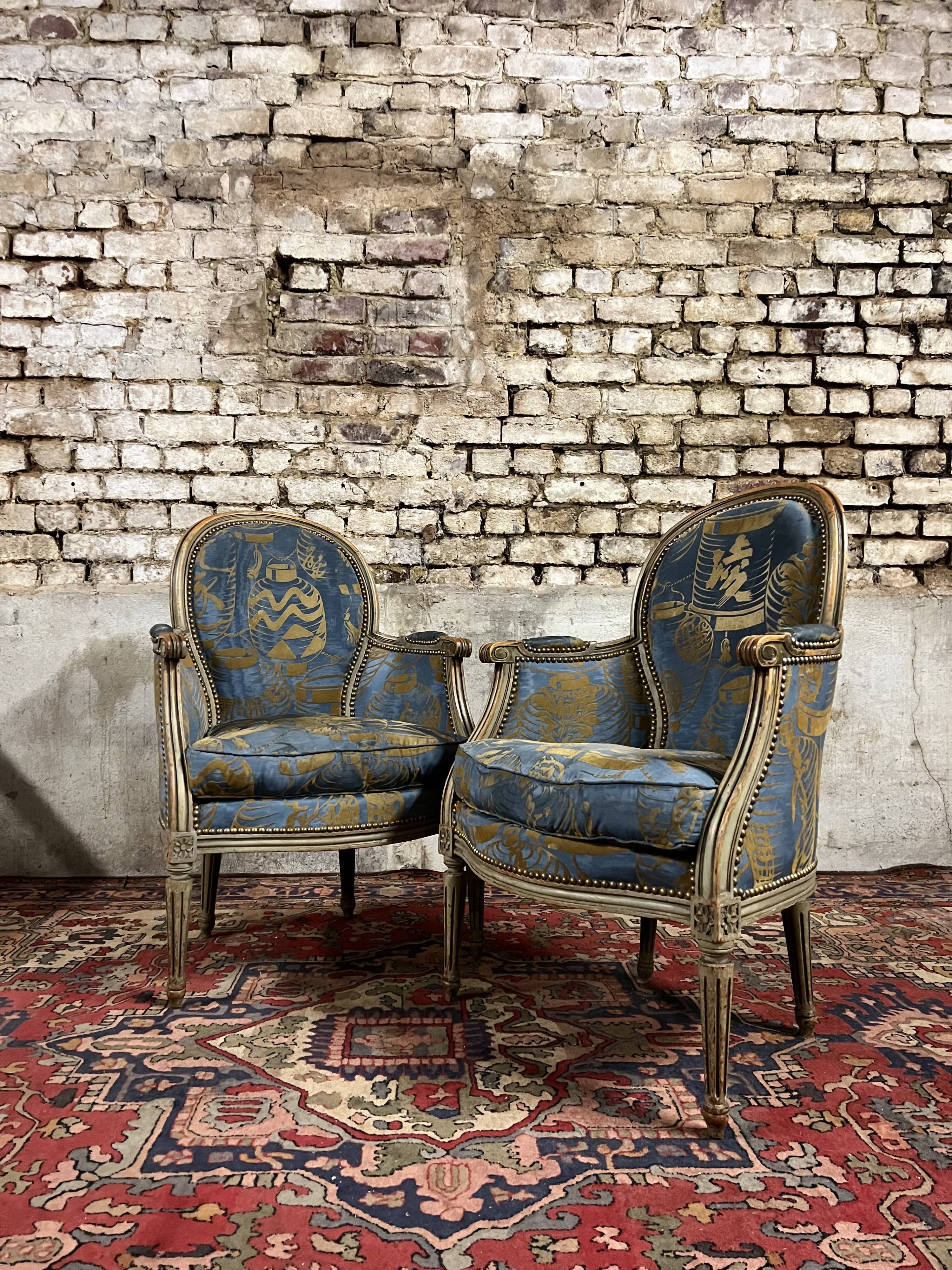 Paire de bergères en bois laqué gris de style louis xvi xix eme siècle
