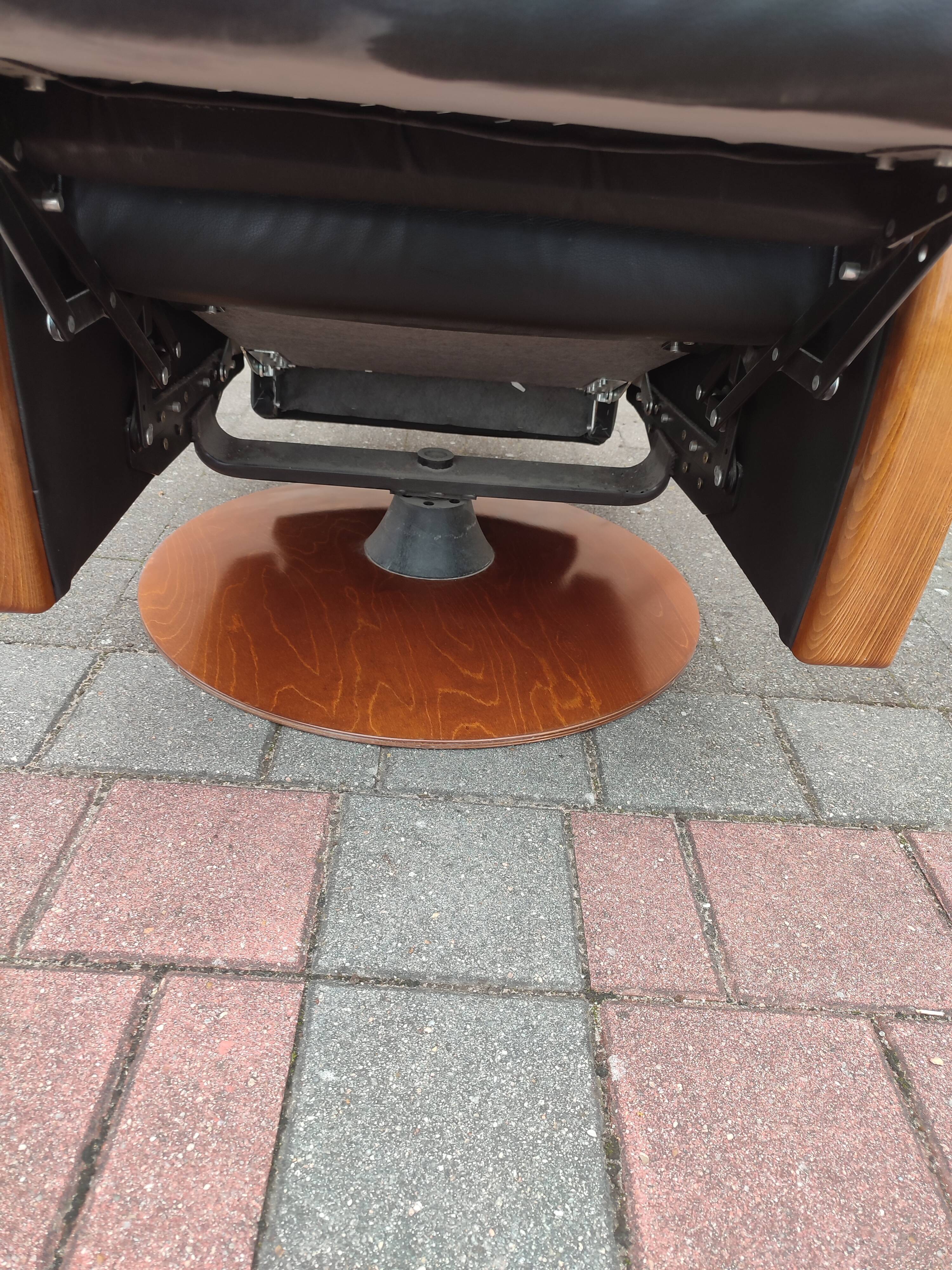 Luxury lusch vintage leather armchair