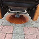 Luxury lusch vintage leather armchair