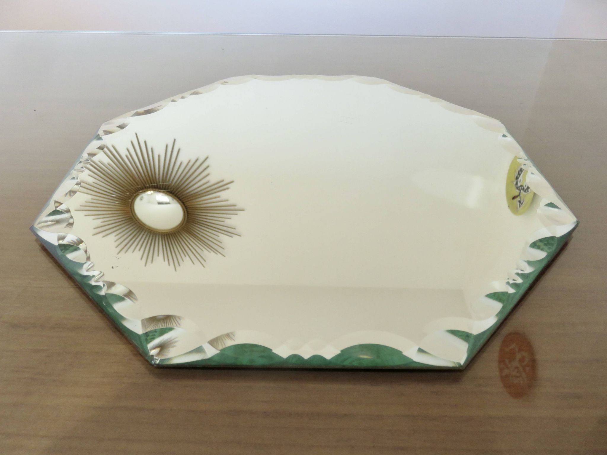 Grand miroir octogonal biseauté à poser, années 40