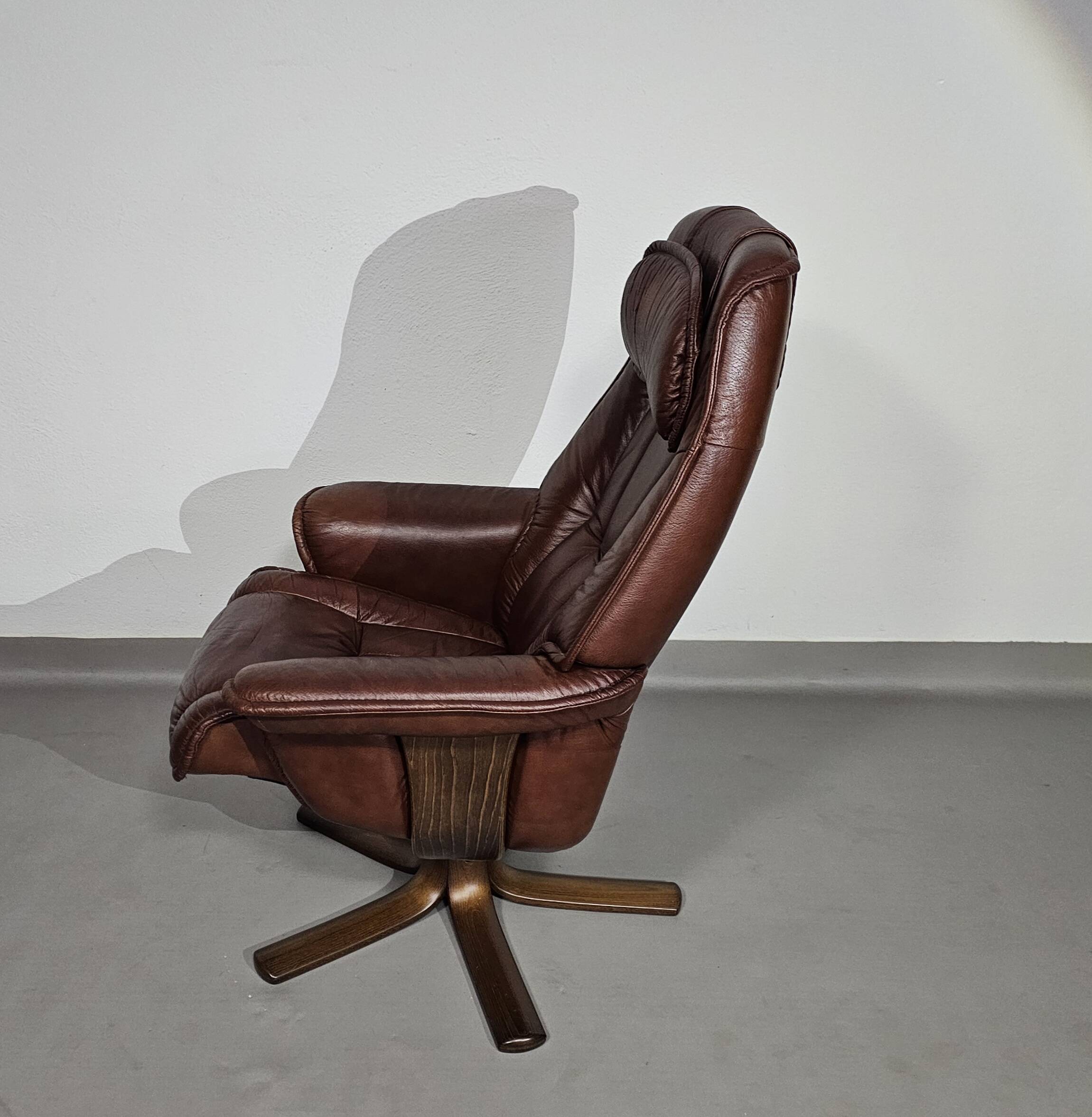 Relax / lounge chair / ottoman / Hjellegjerde Møbel / Sweden Recliner