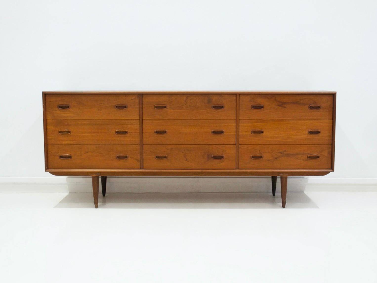 Modern Scandinavian buffet in teak with drawers