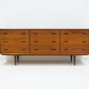 Enfilade scandinave moderne en teck avec tiroirs