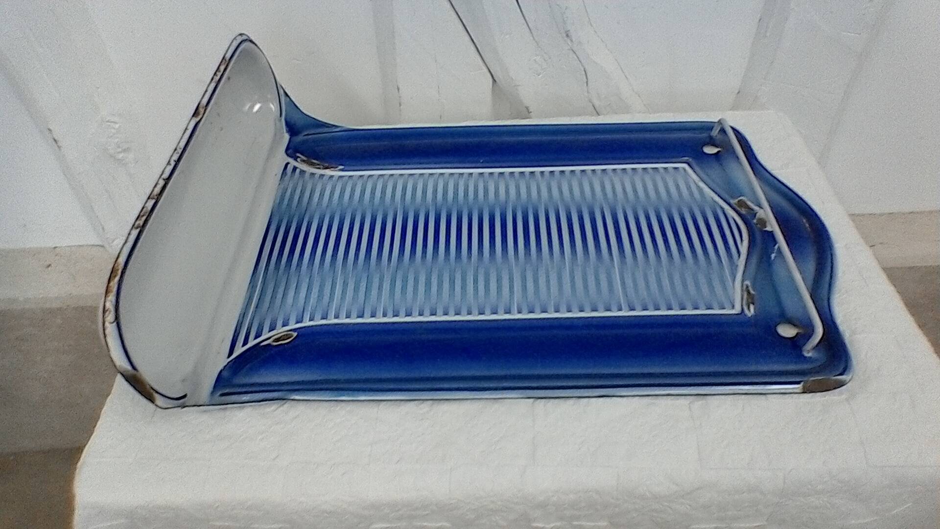 Kitchen utensil holder, enamel, vintage.