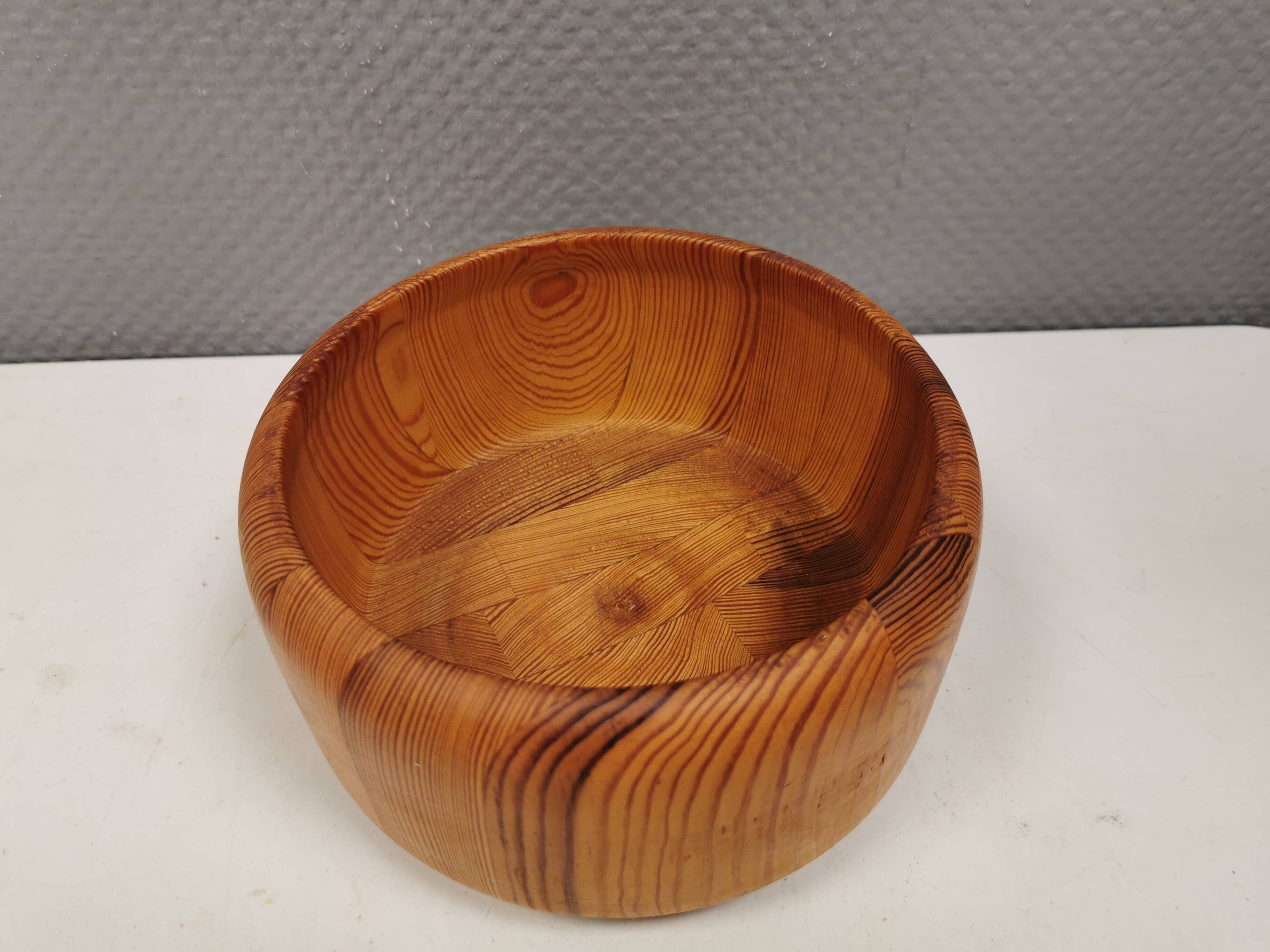 Danish bowl in turned pine from the 1970s-80s.