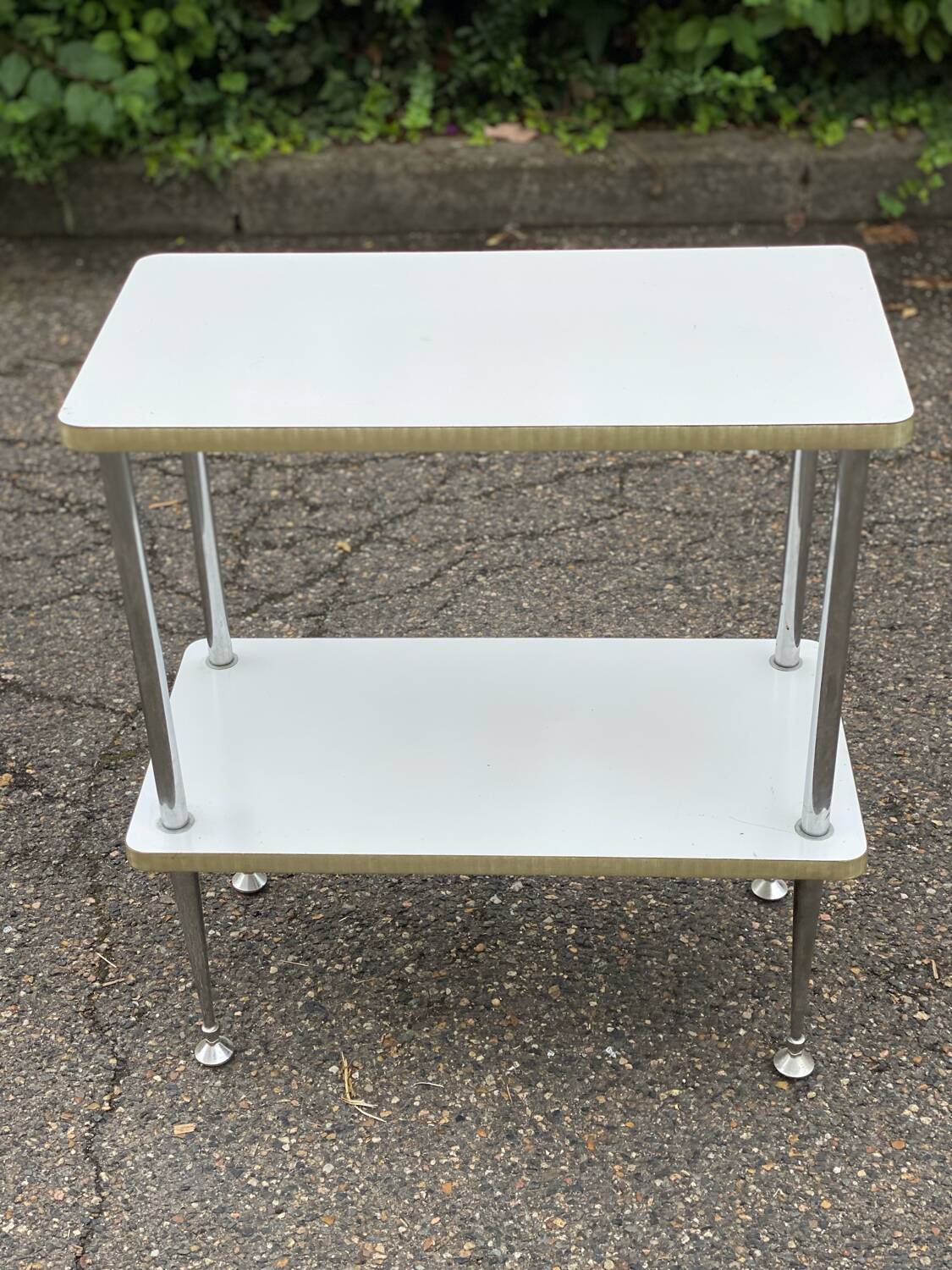 White and gold serving trolley in steel and wood