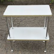 Desserte blanche et dorée en acier et bois