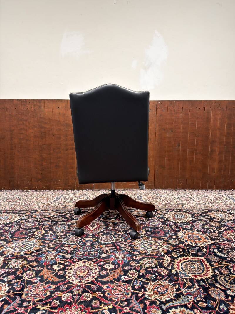 Fauteuil président Chesterfield noir anglais