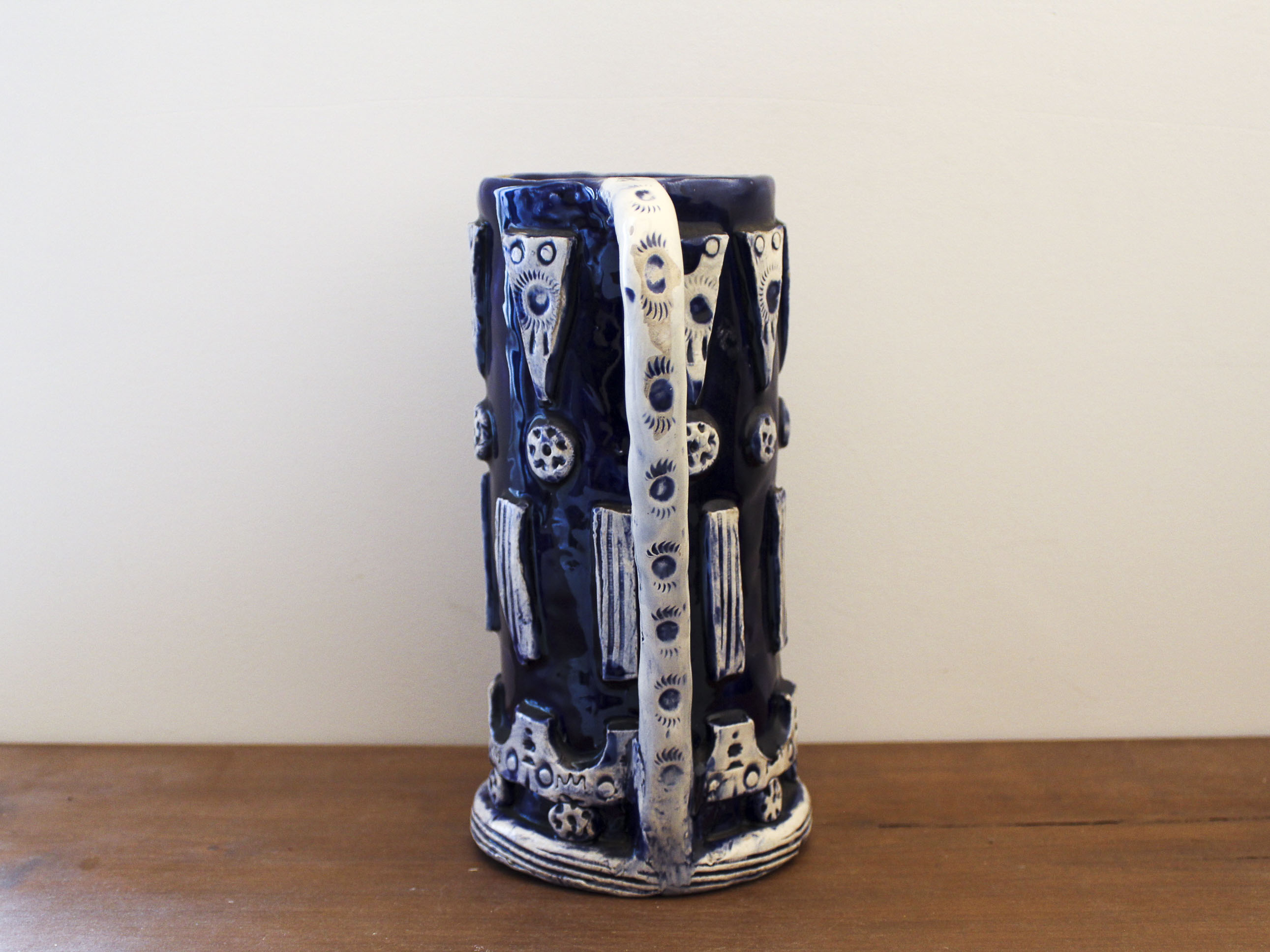 Pichet en céramique bleu et blanc de Keskar