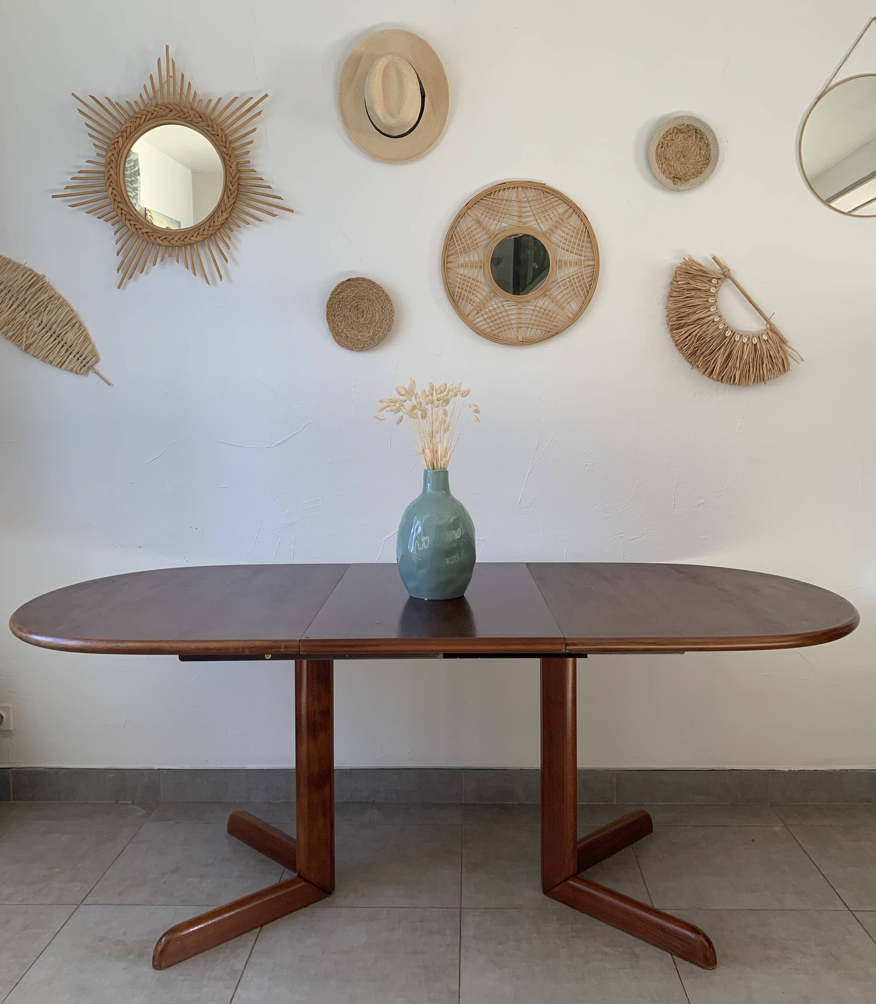 Table danoise ovale extensible en teck, années 60