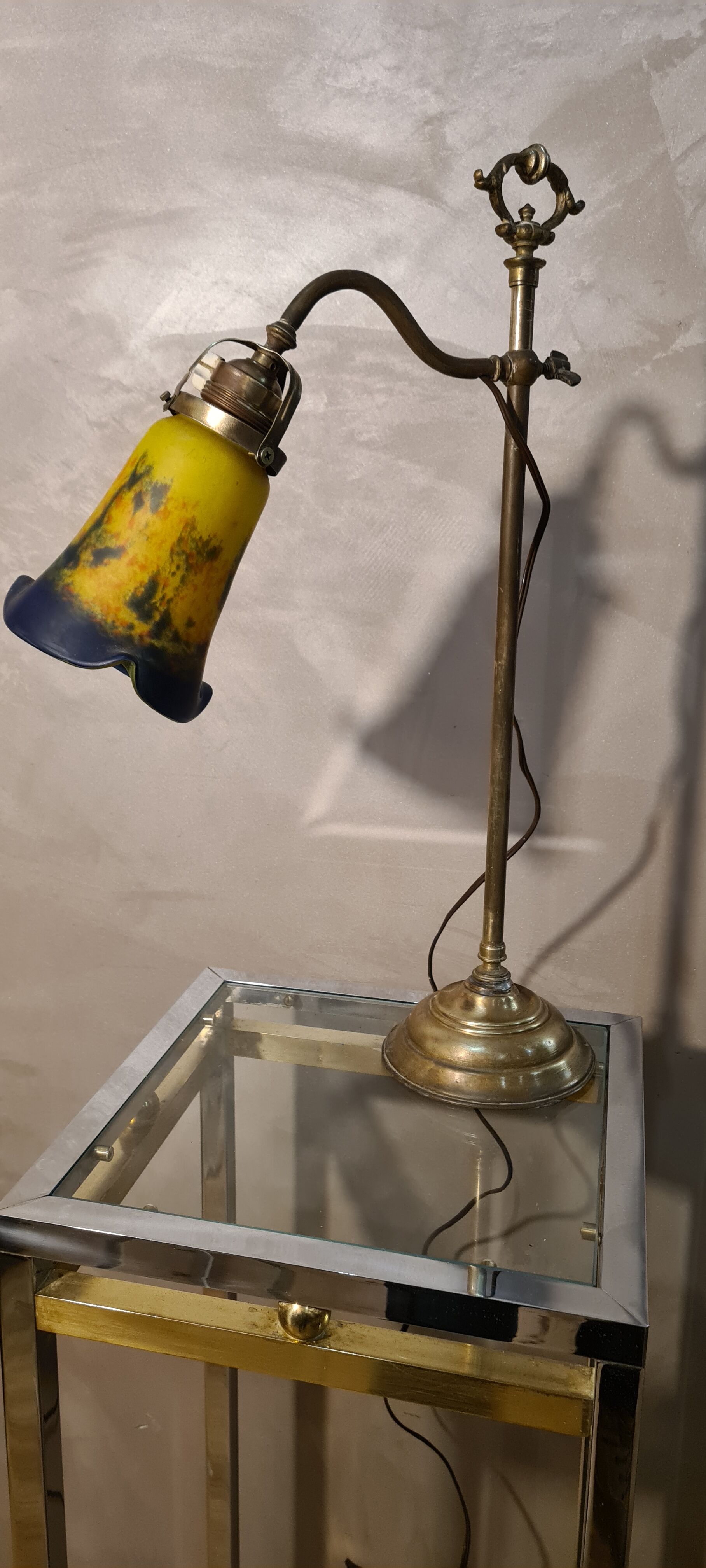 Lampe 1900 réglable laiton tulipe pate verre