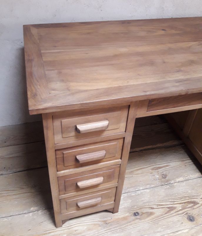 Minister's desk in walnut with drawers