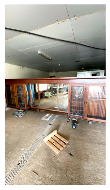Exceptionnel meuble d’arrière-comptoir ancien – 4,70 m x 2,70 m – chên