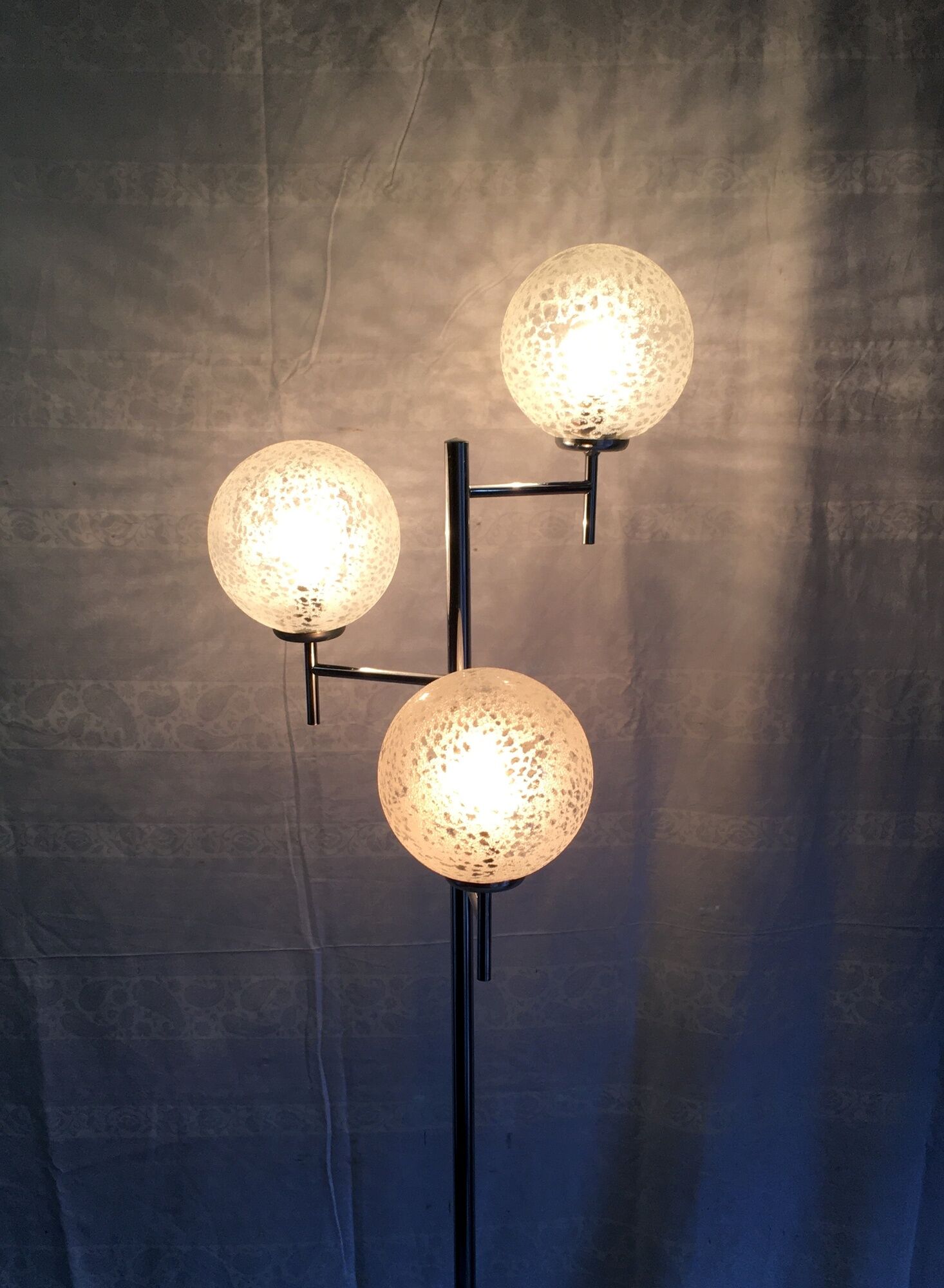 Chrome metal lamppost 3 tulip foot lights 70