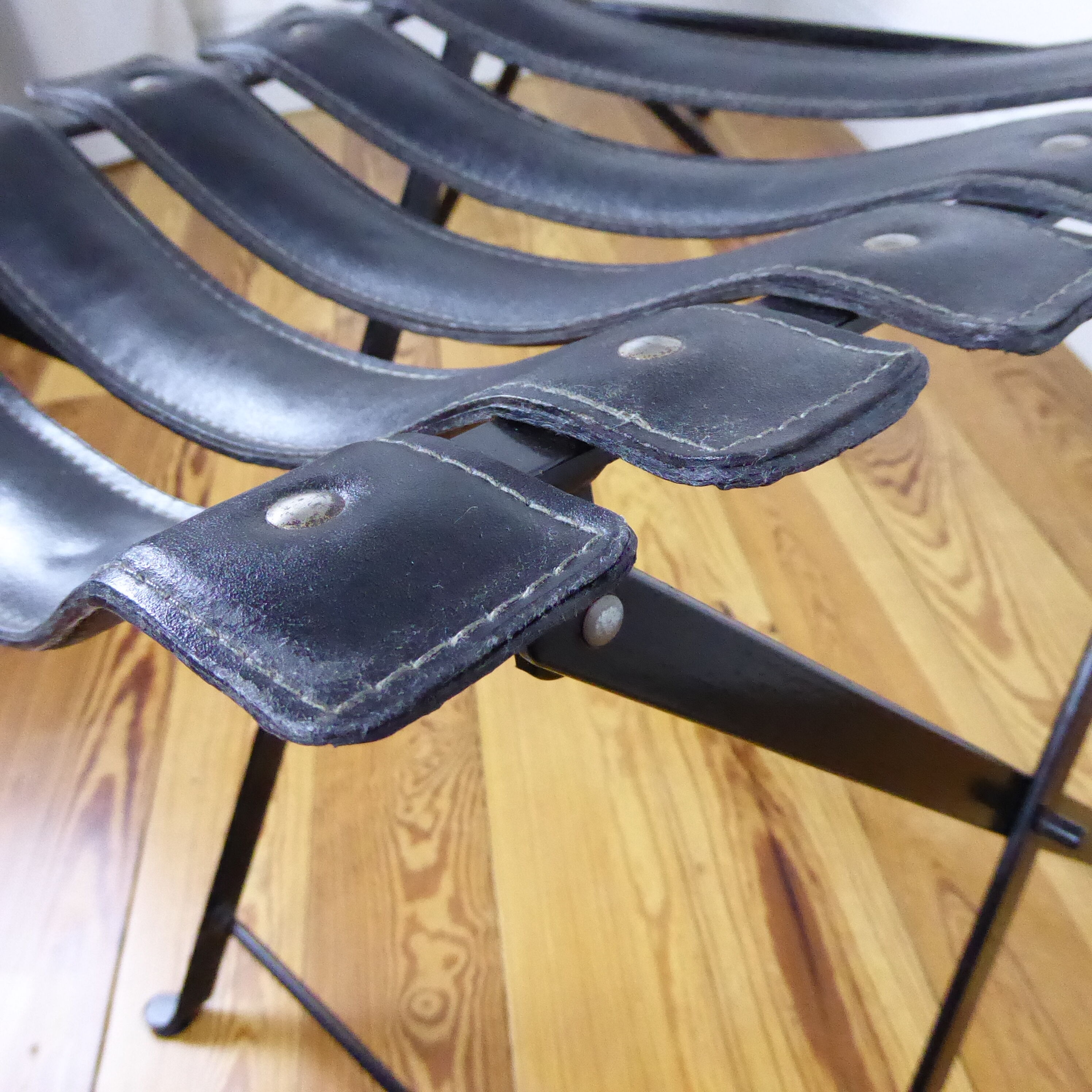 2 leather and metal folding chairs - Paquebot France 1960