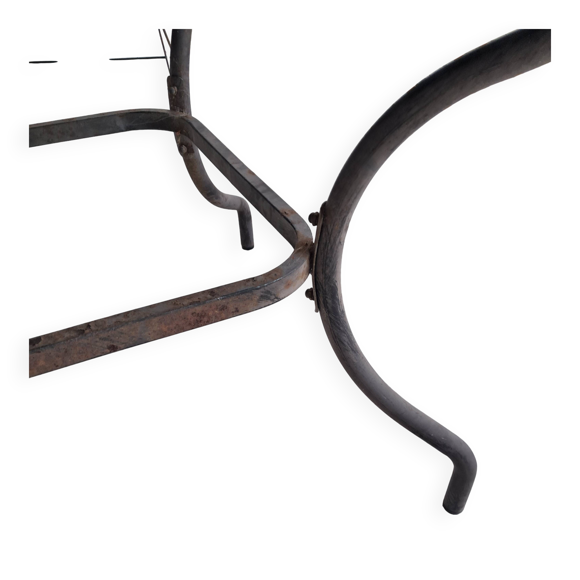 metal dining table