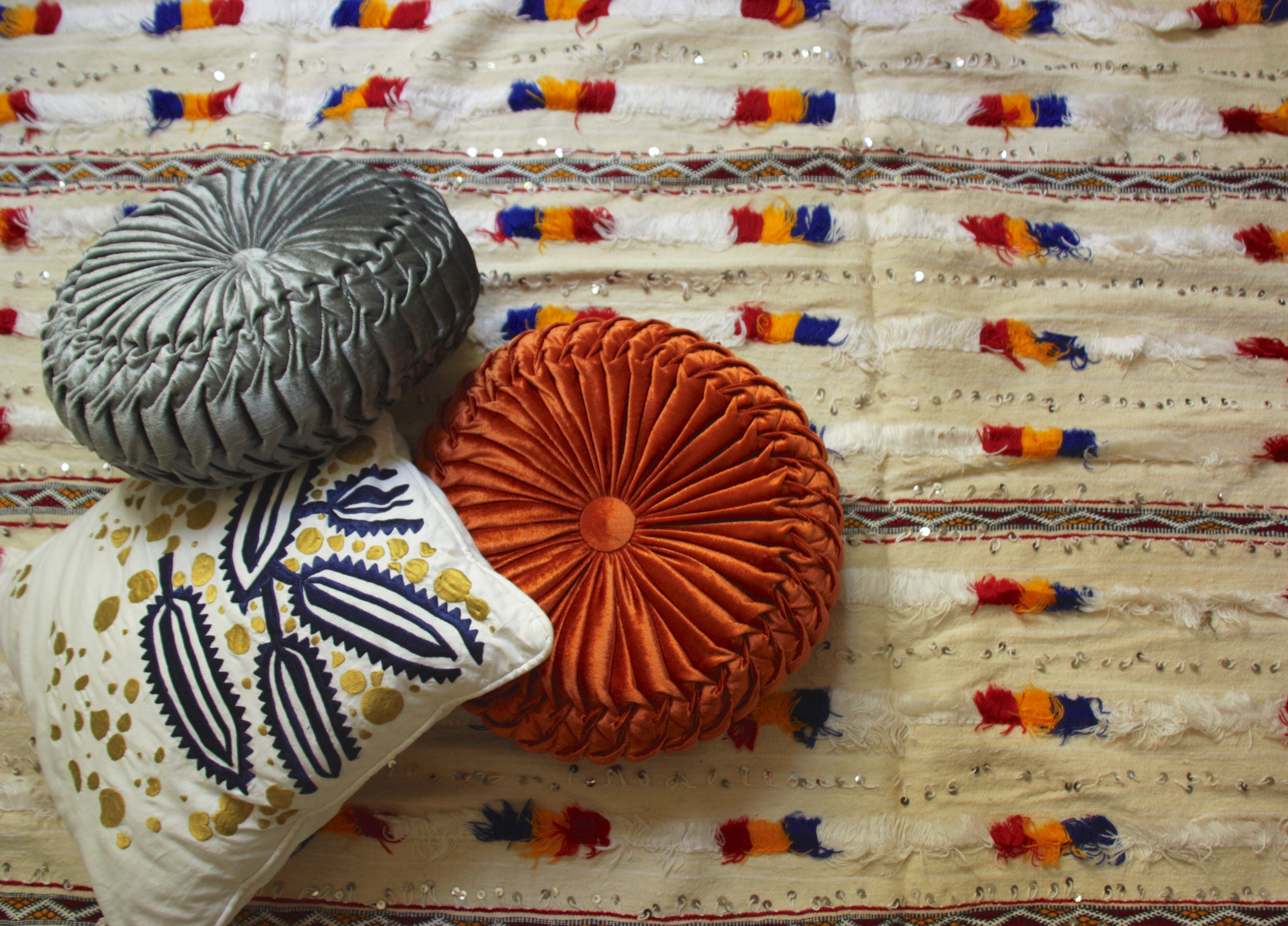 Carpet wool embroidered and pearls, 175 x 222