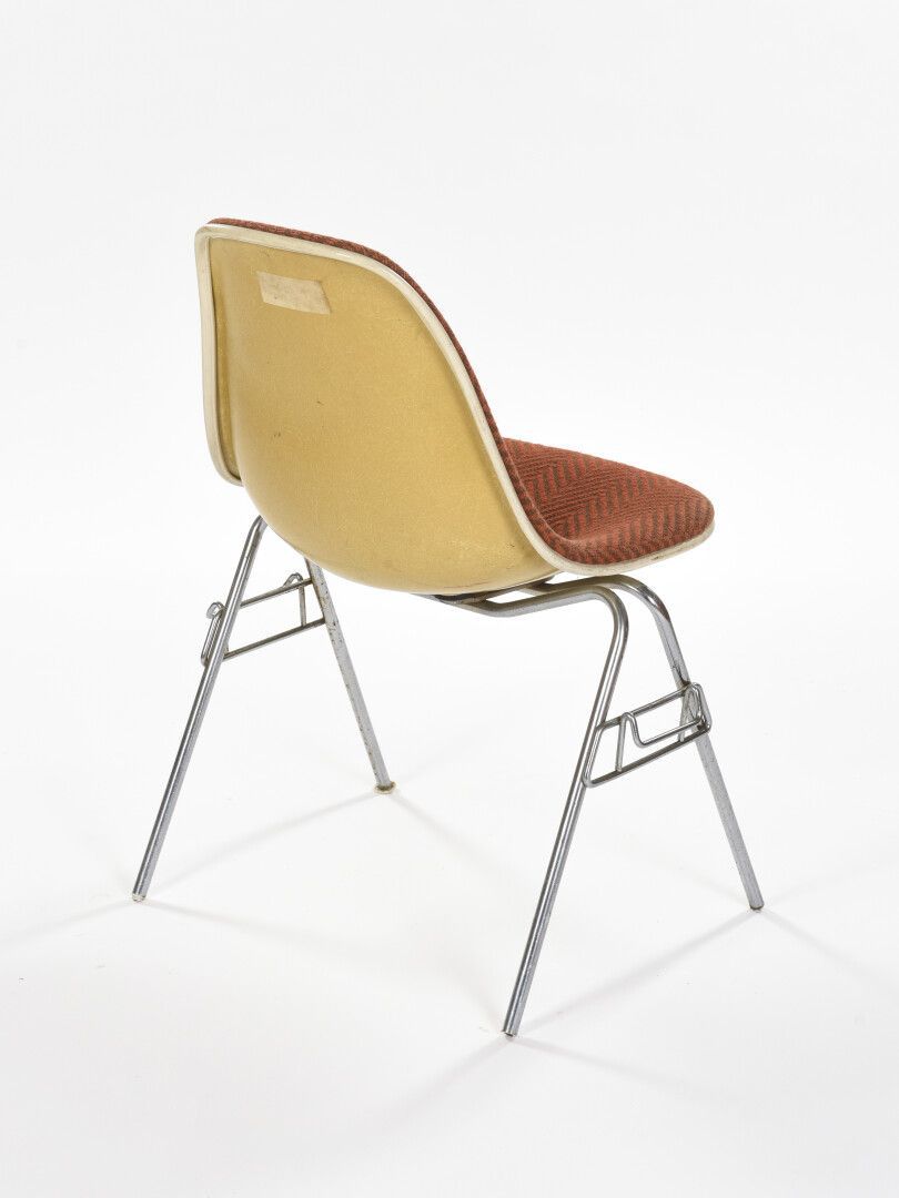 Serie de 4 chaises de Charles et Ray Eames en fibre de verre