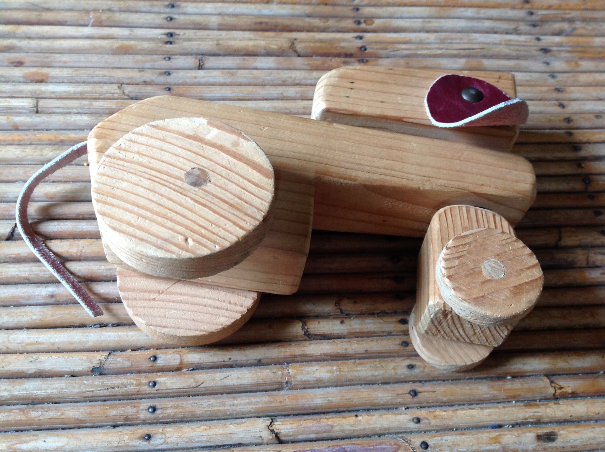 Chien en bois
