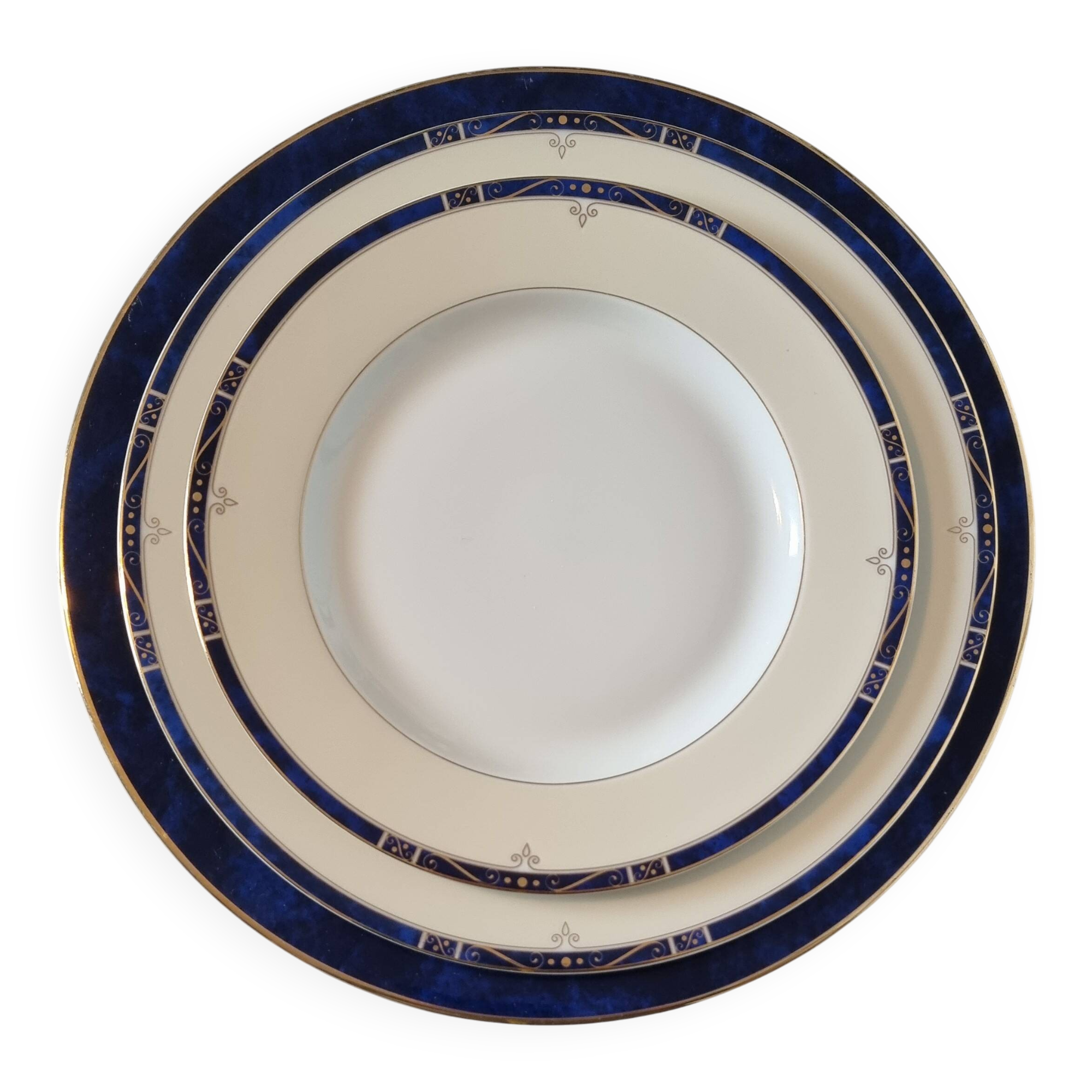 18-piece porcelain dinnerware set from Limoges by Philippe Deshoulières.