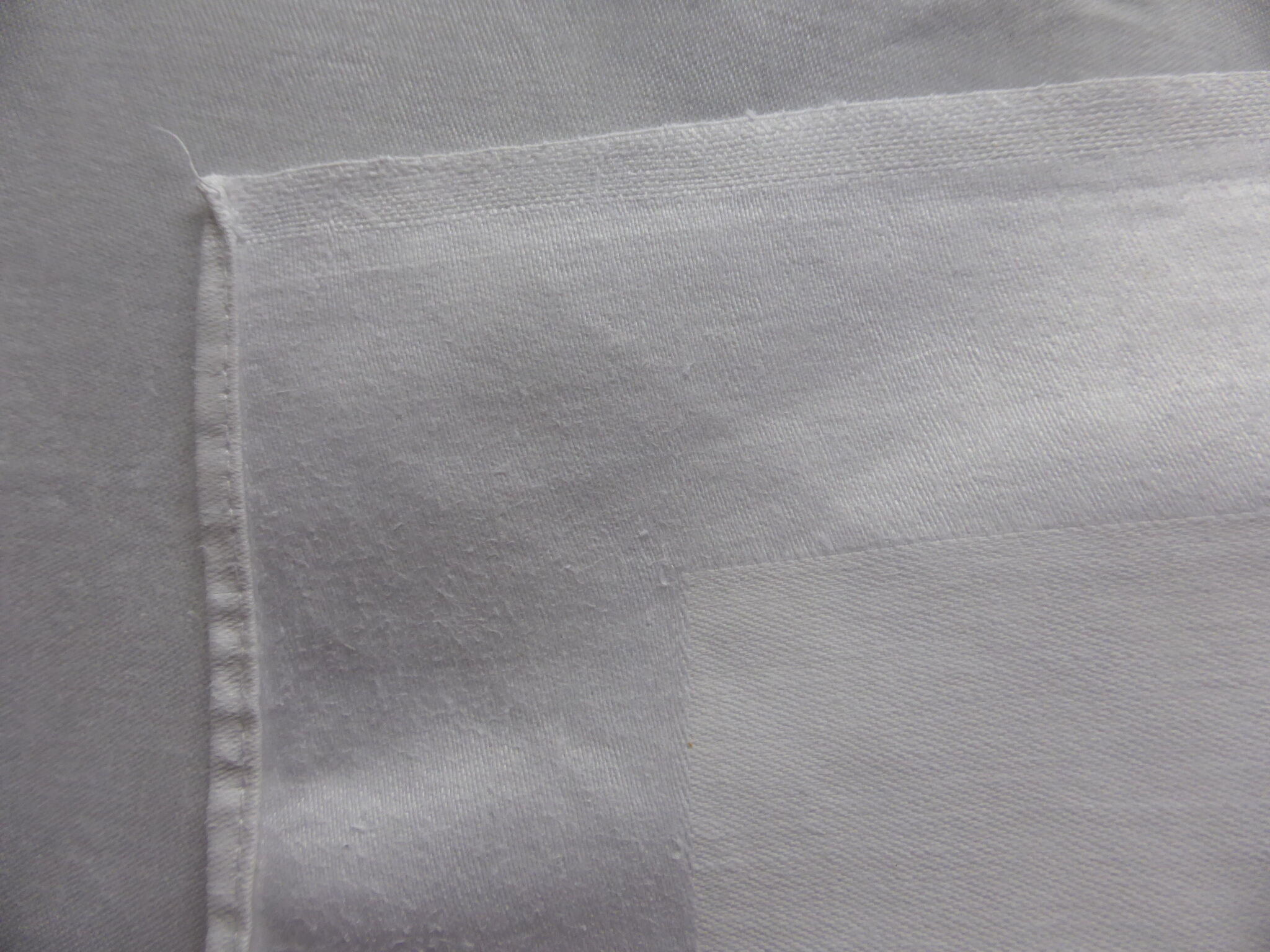 12 white damask towels with new geometric decoration-Serviettes