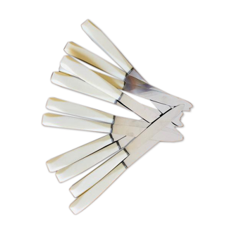 Lot de 11 couteaux manche en bakélite