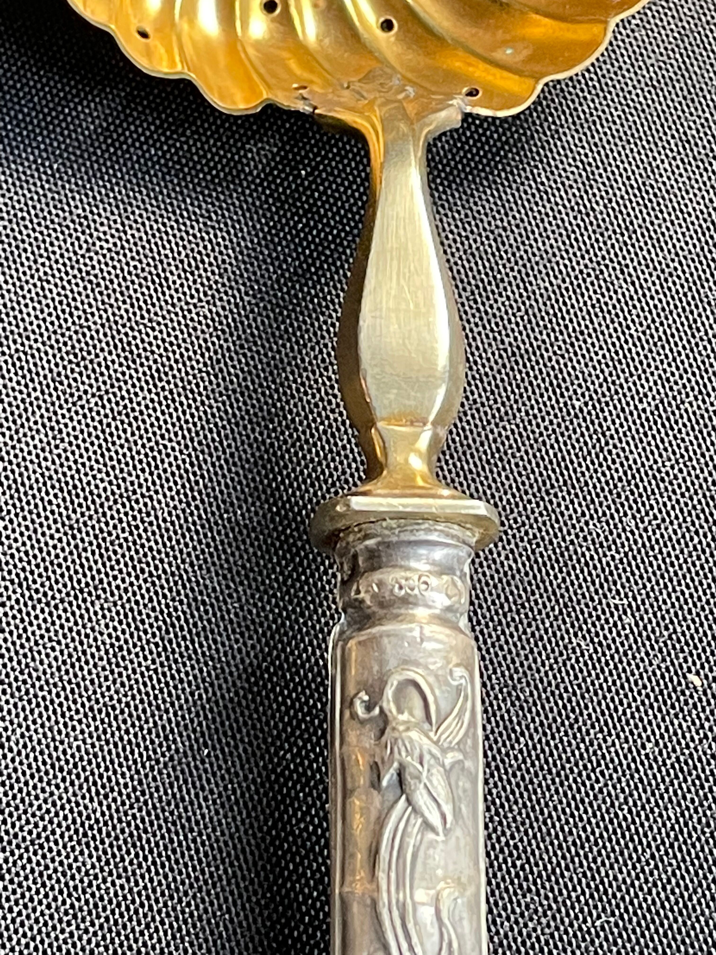 Covered strawberry service box