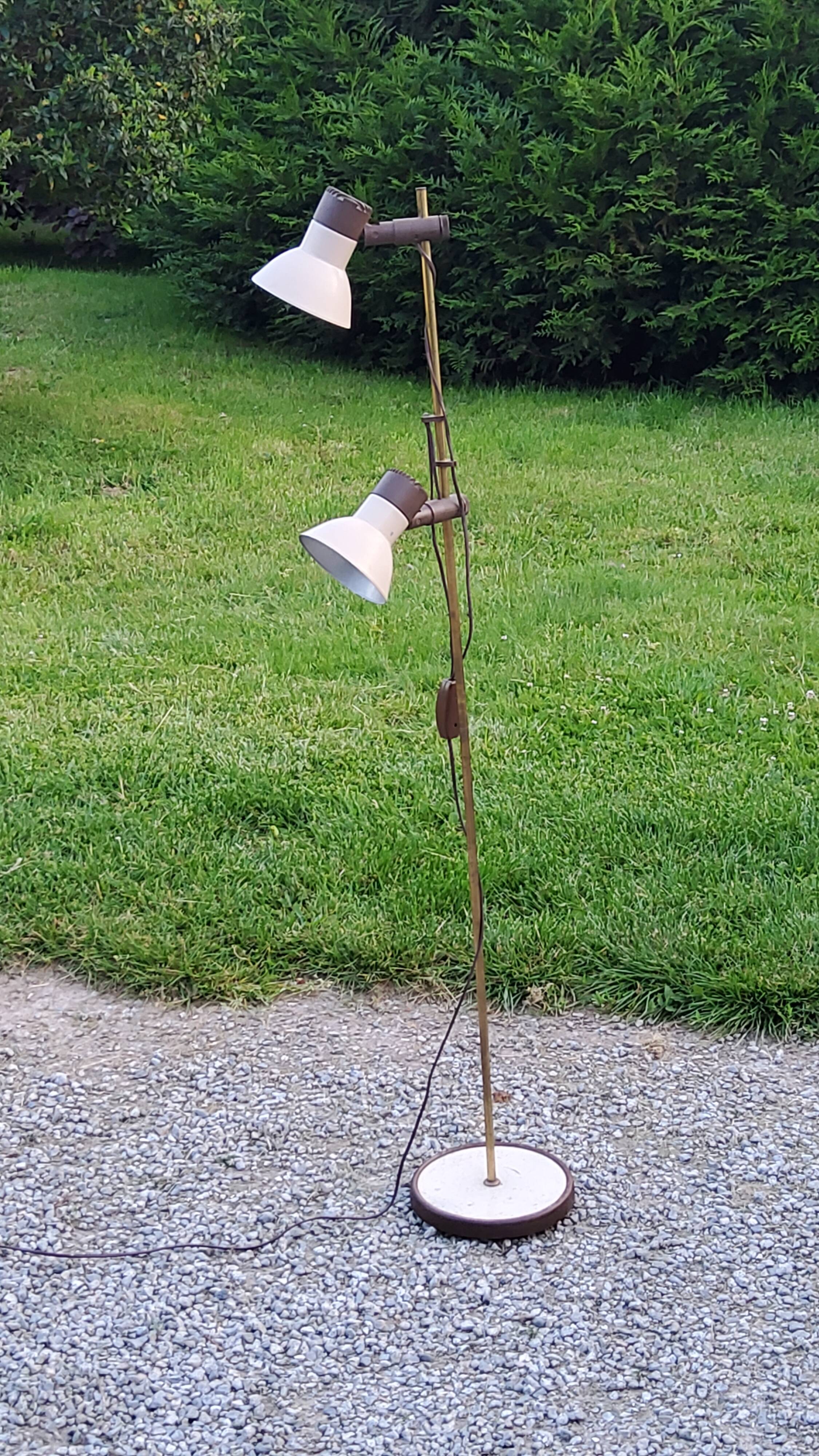 Floor lamp of the 70s in gilded brass lacquered beige metal and brown plastic 2 spots