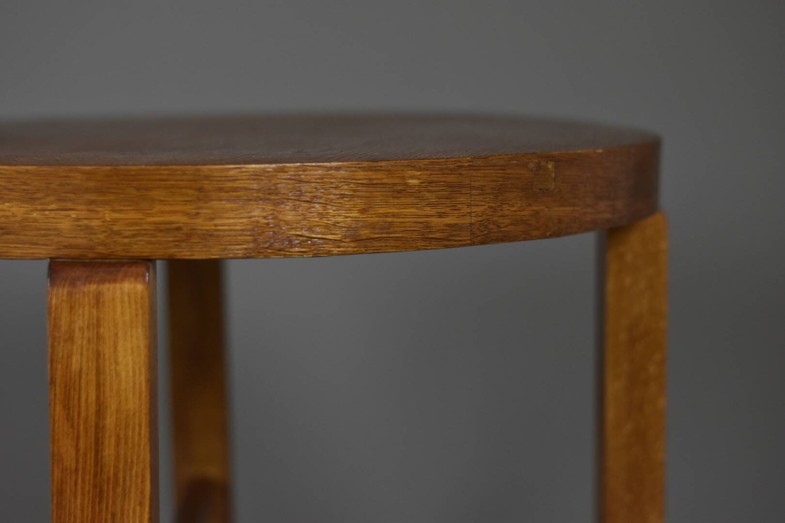 Table d'appoint en placage de chêne, années 1930, rénovée à la main, Art déco polonais