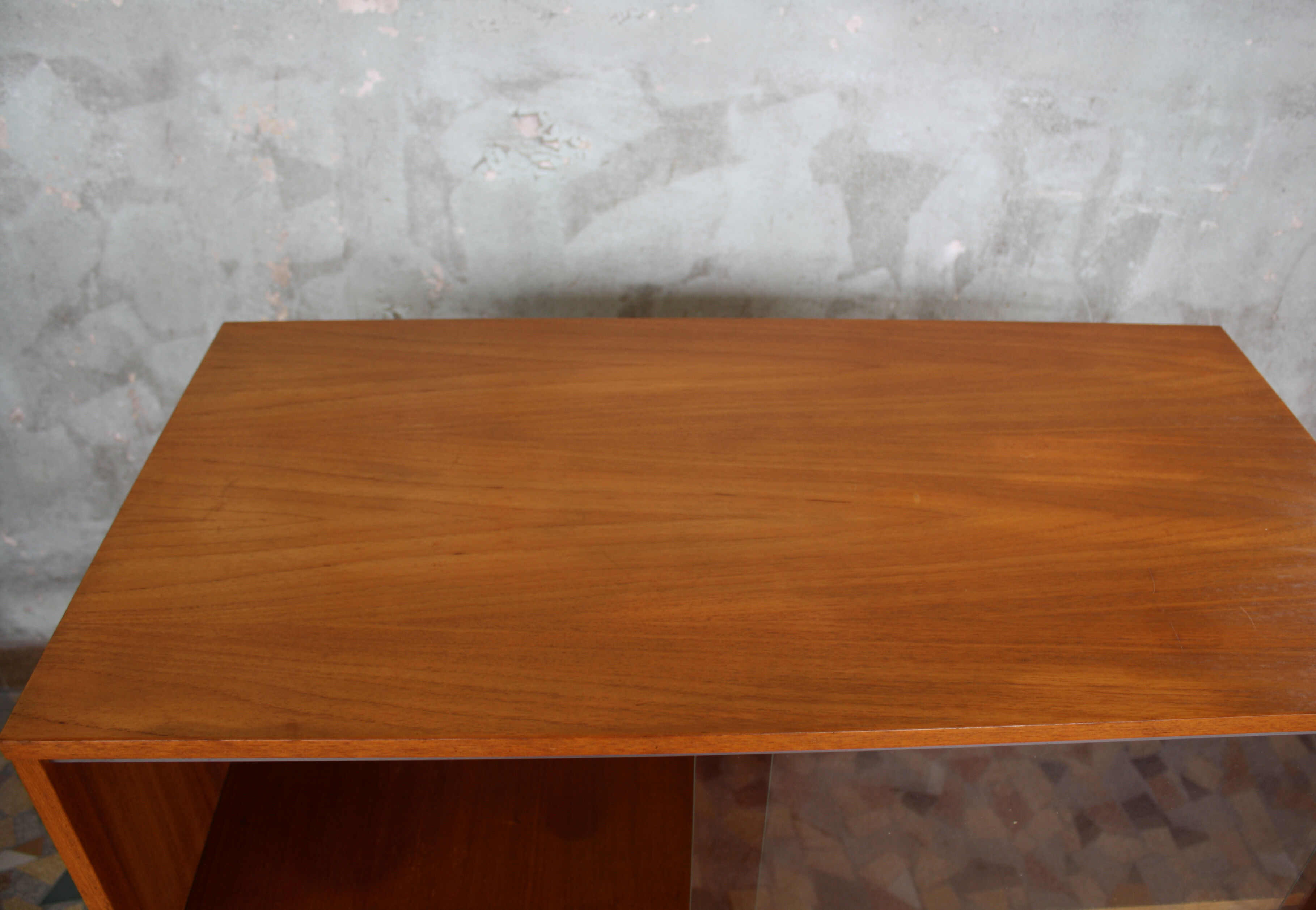 Showcase storage teak vintage 1960 with hairpin legs