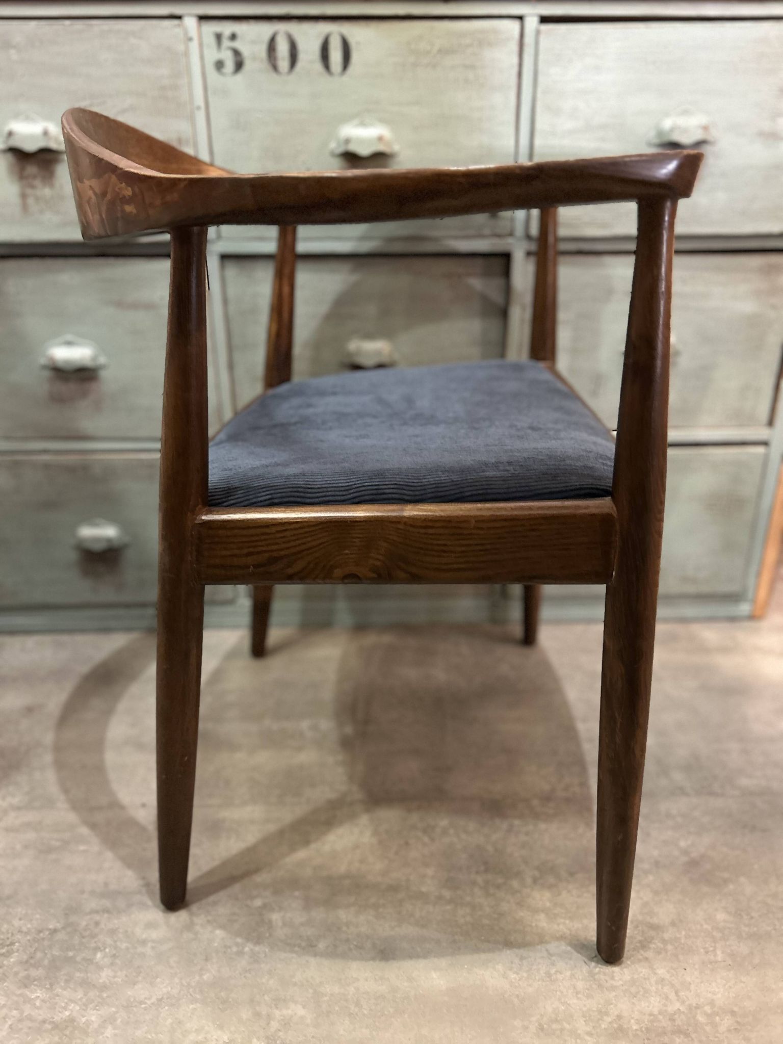 Fauteuil scandinave dans le style de Wegner Hans.