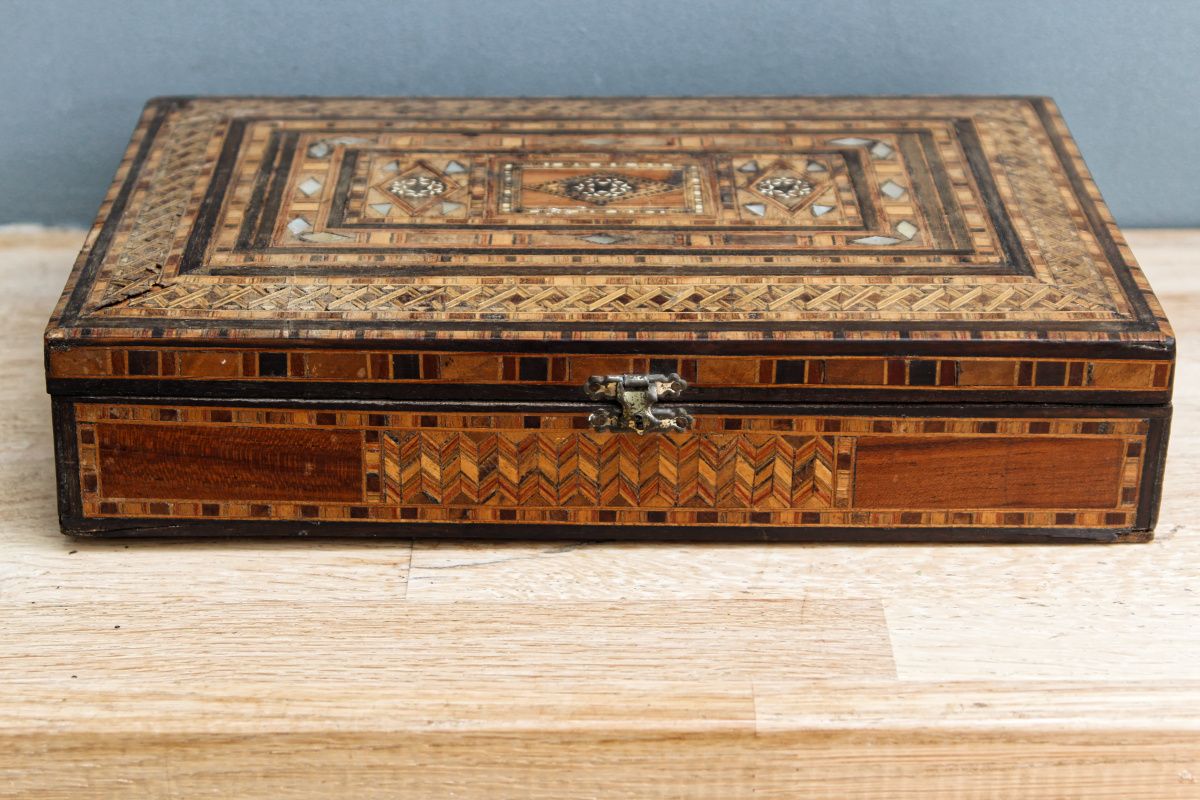 BOX XIXth in wood marquetry and mother-of-pearl