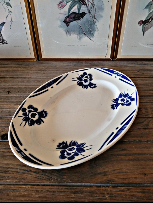 Badonviller dish model Alain, oval and round dish with blue flowers.