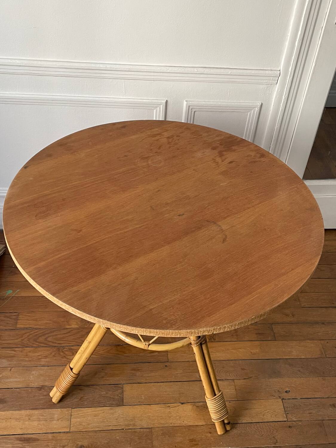 Round rattan table