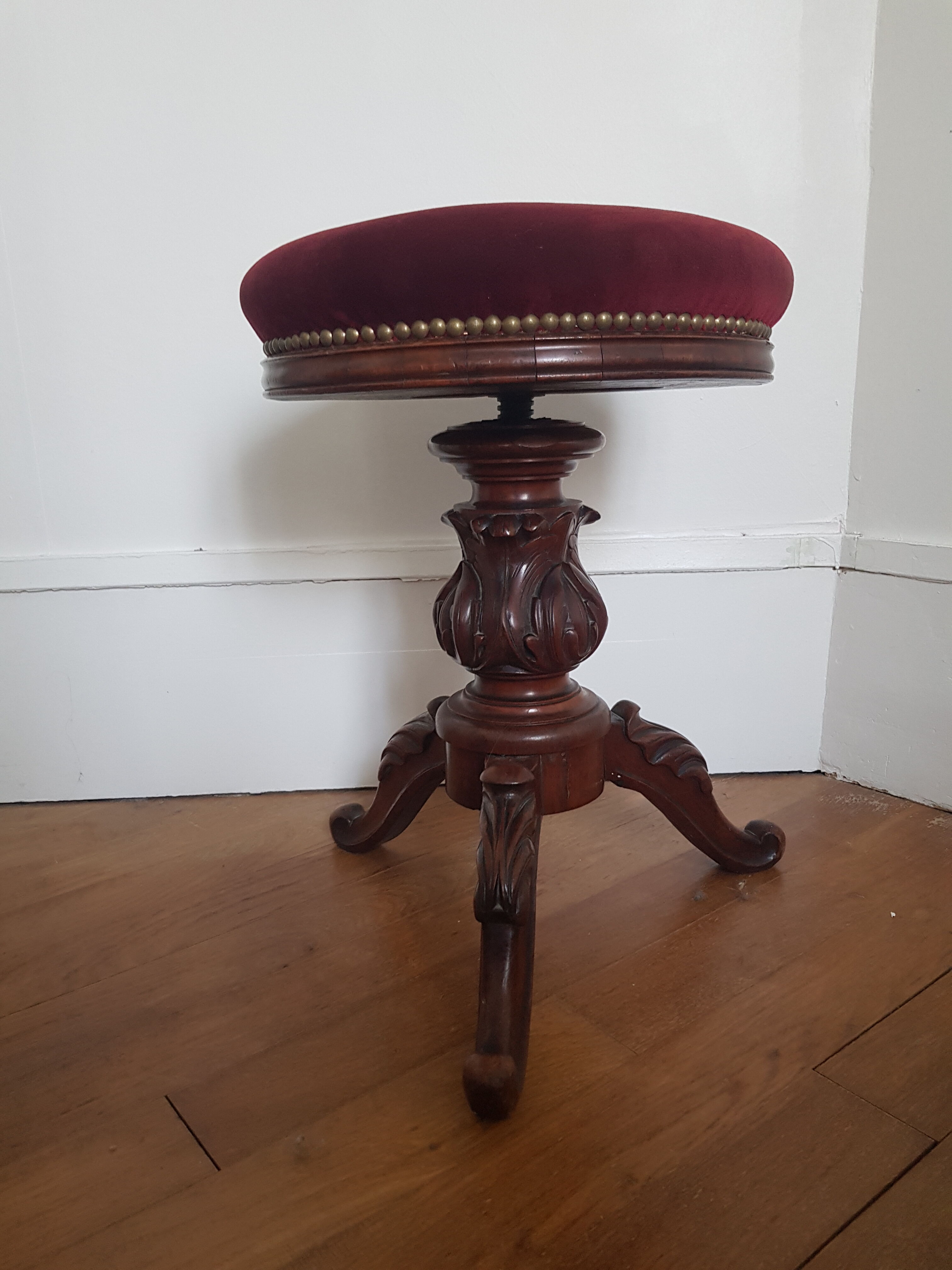 Piano stool