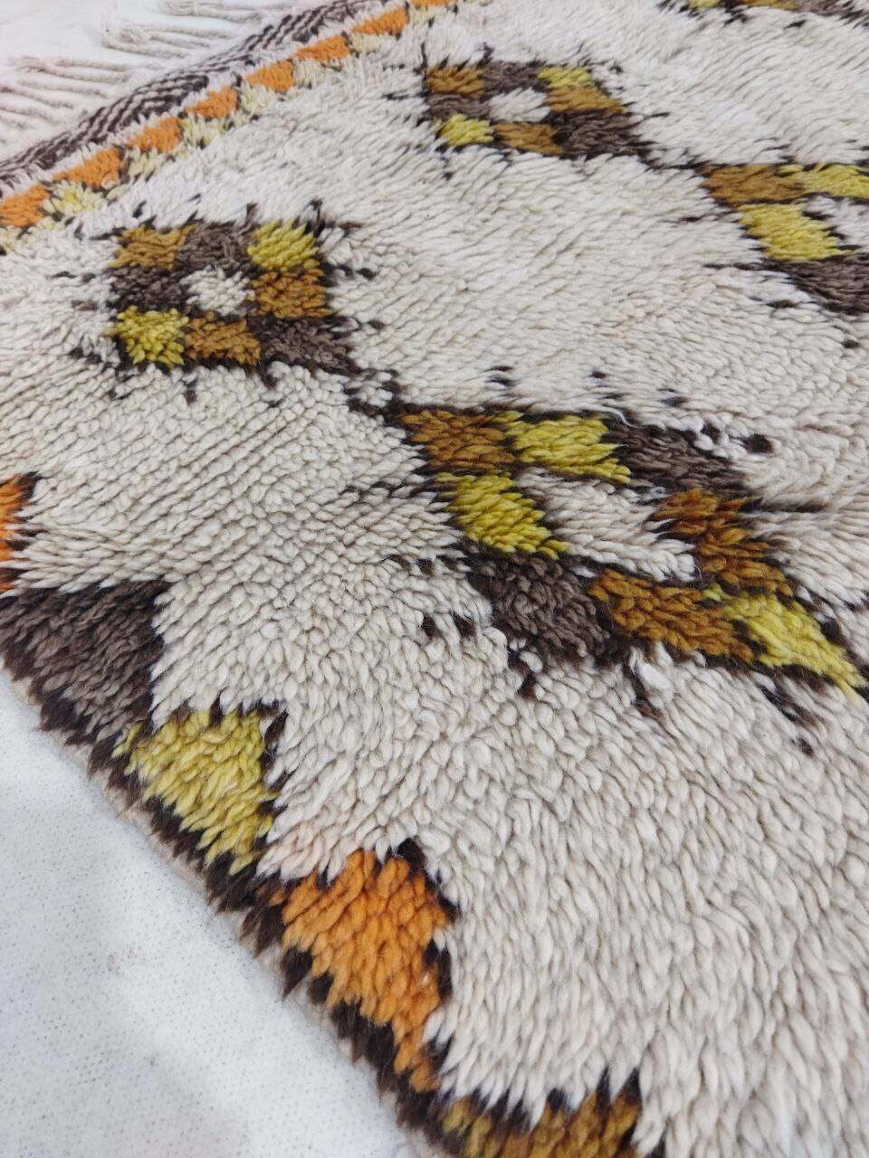 Handmade Moroccan Berber rug 137 x 92 cm