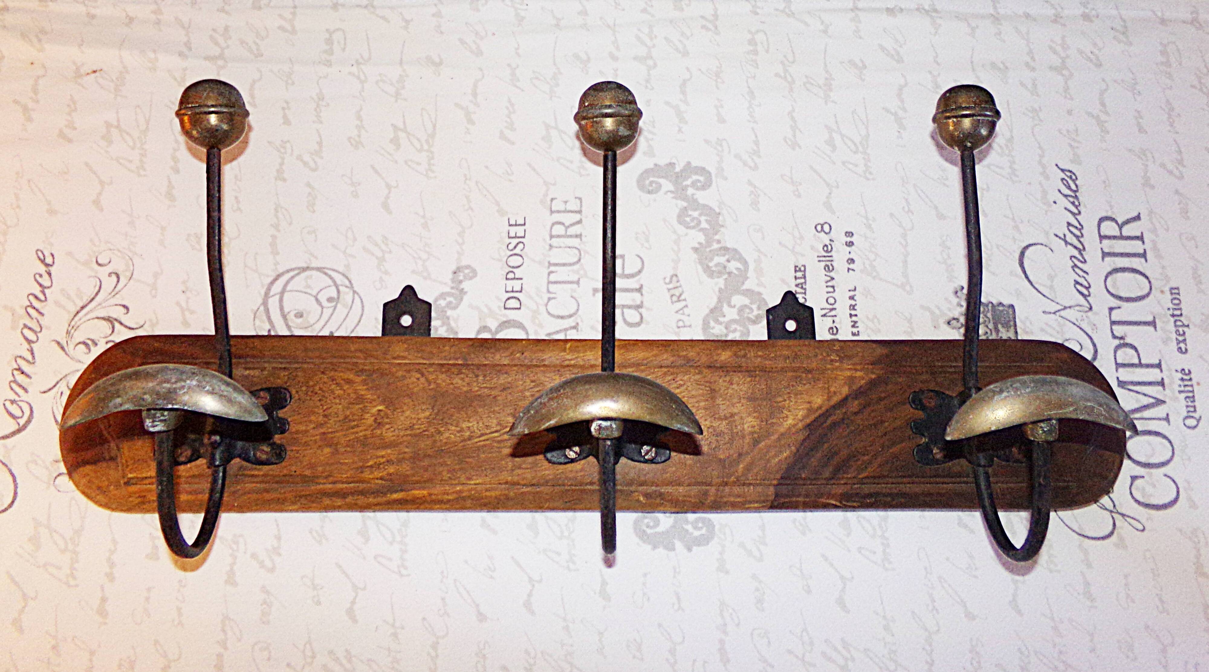 Vintage - Coat rack with 3 hooks in wood and aged brass