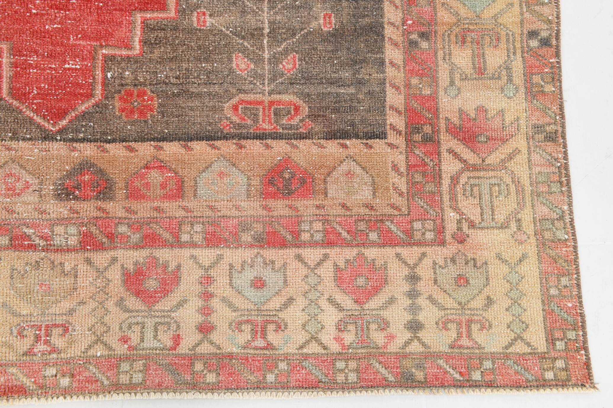 5x9 Classic & Bordered Red Vintage Rug, 146x267Cm