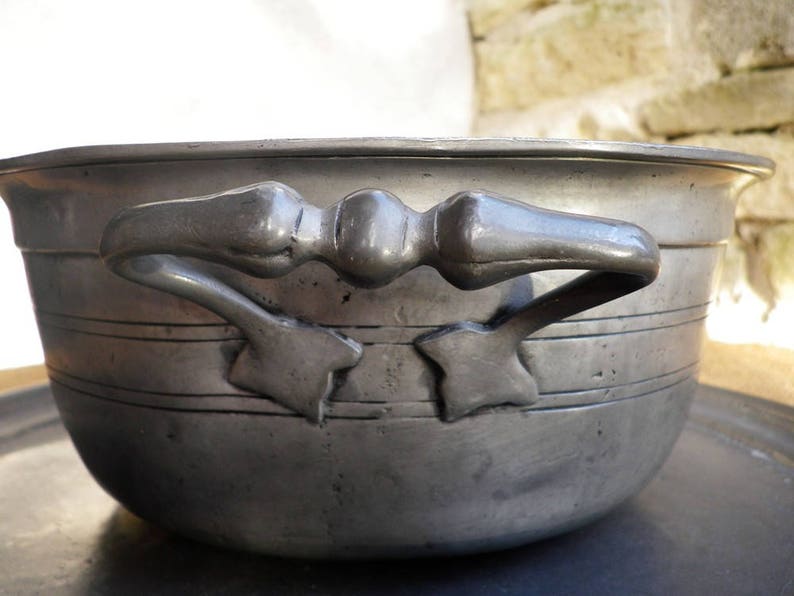 Soup bowl and its tin tray