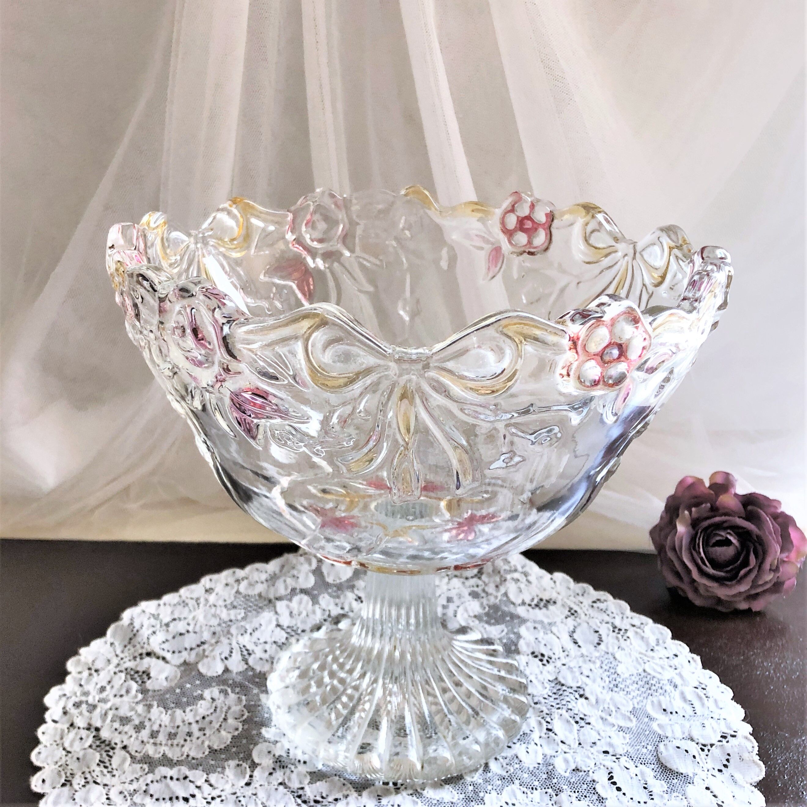 Pedestal fruit cup in blown glass