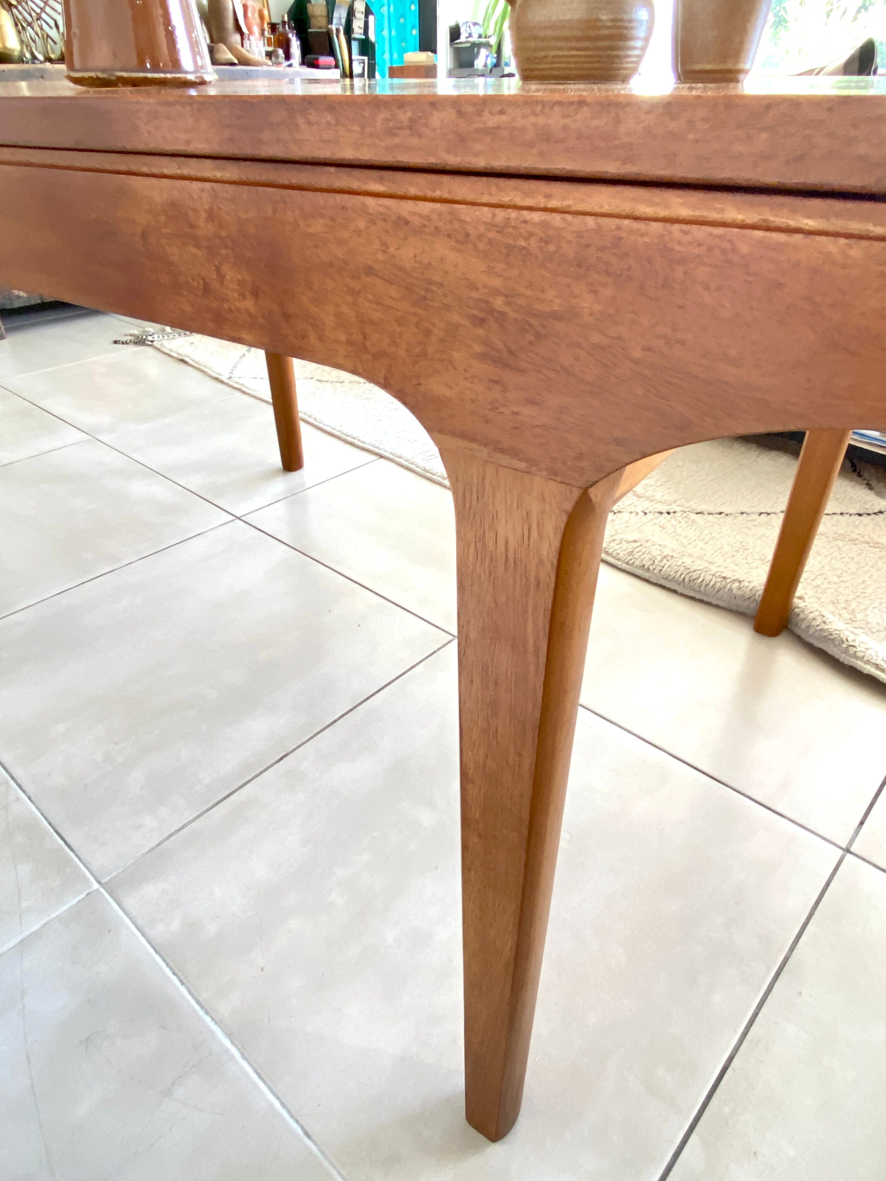 Extendable dining table in NATHAN teak