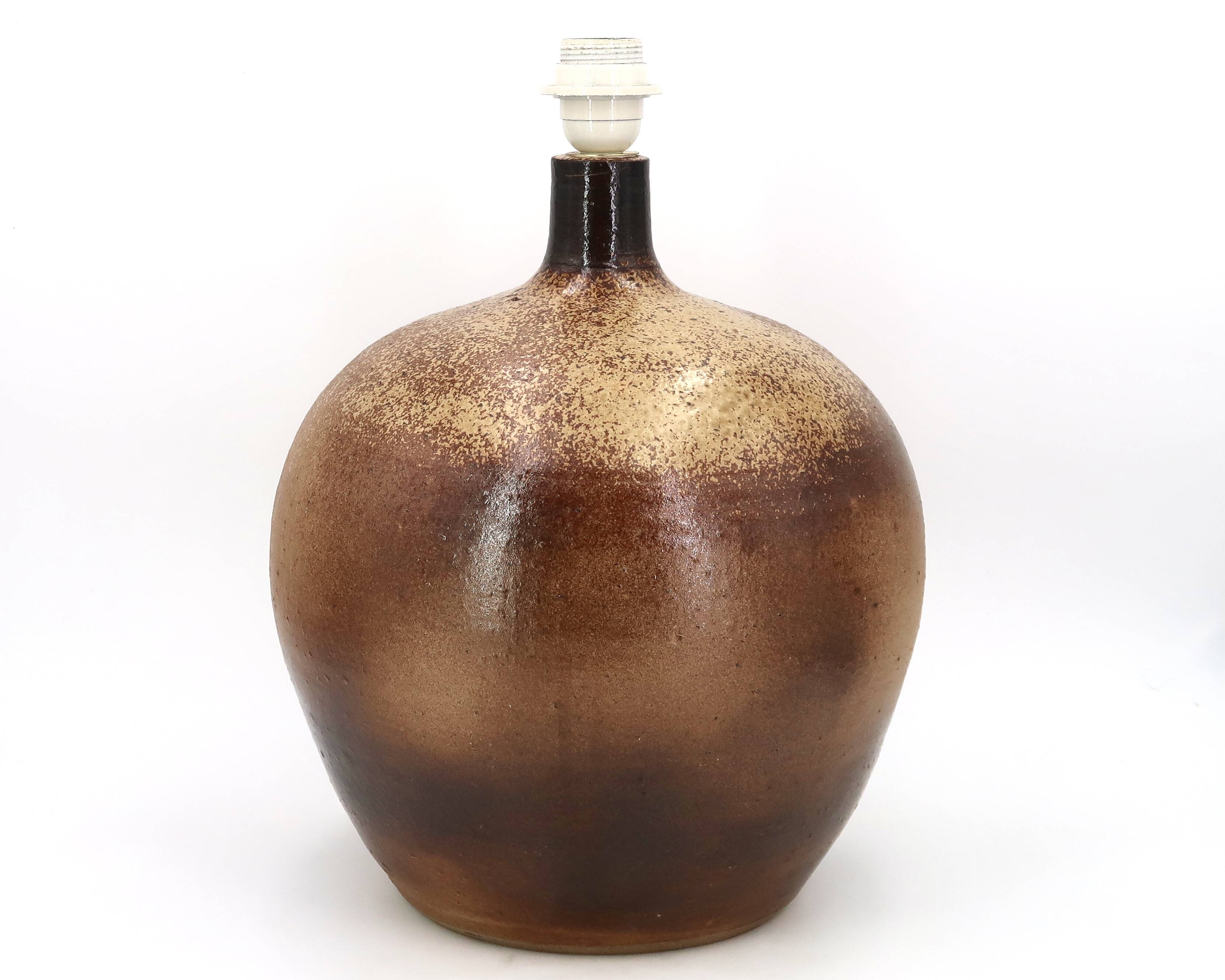 Impressive brown ceramic ball lamp from the 1970s.