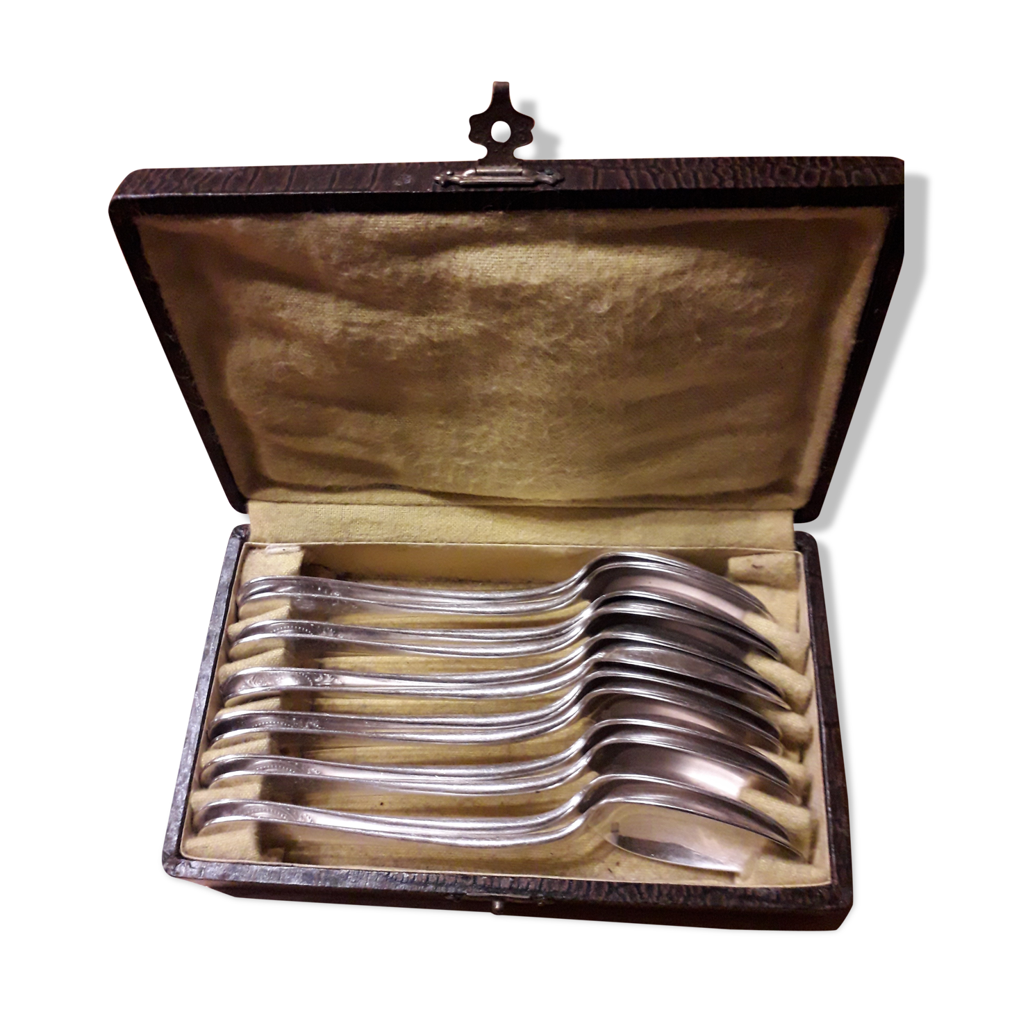 12 teaspoons silver metal