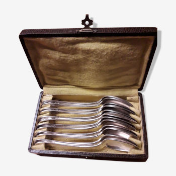 12 teaspoons silver metal