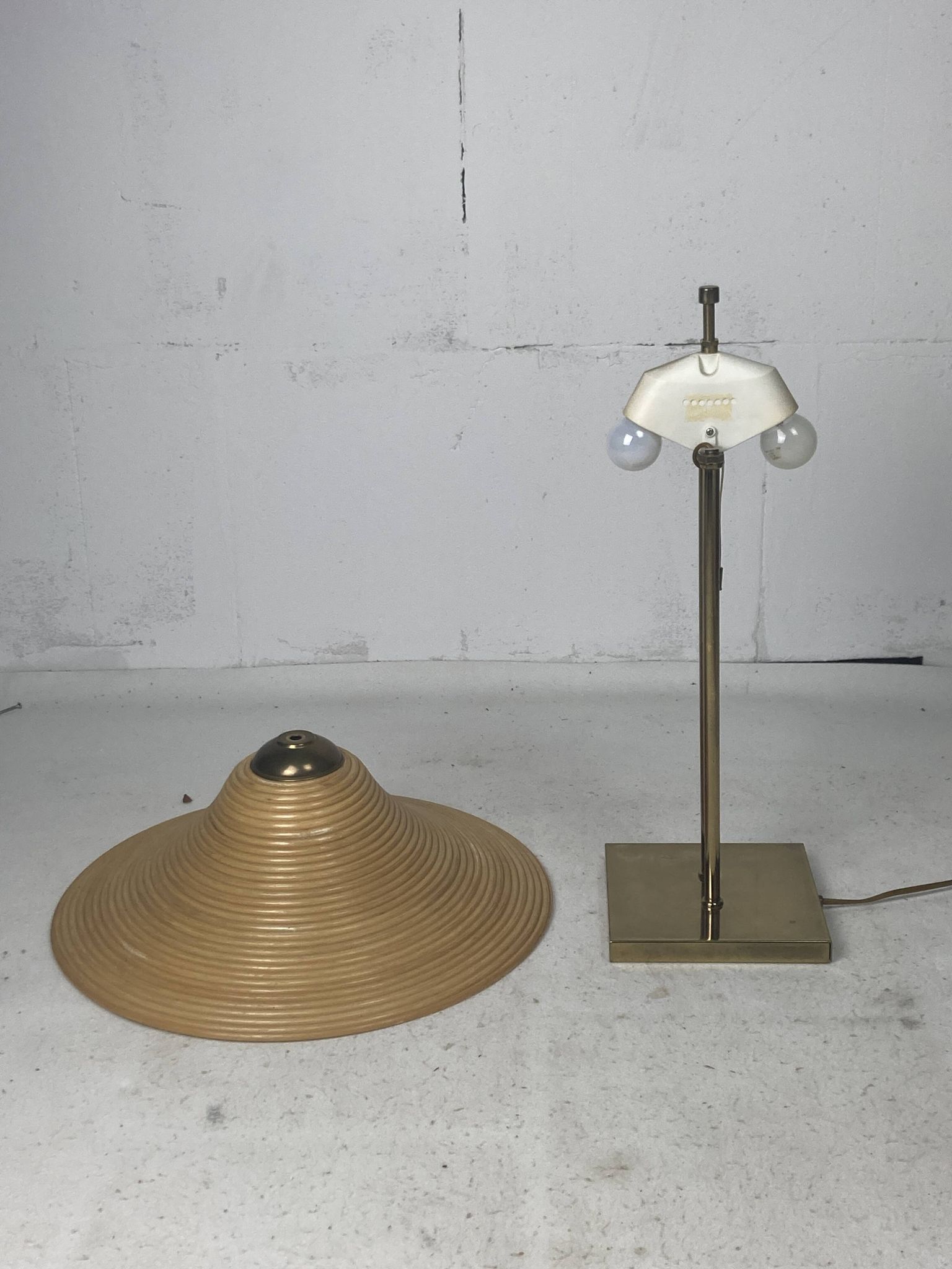 Lampe de table en laiton et rotin en roseau, Italie 1970